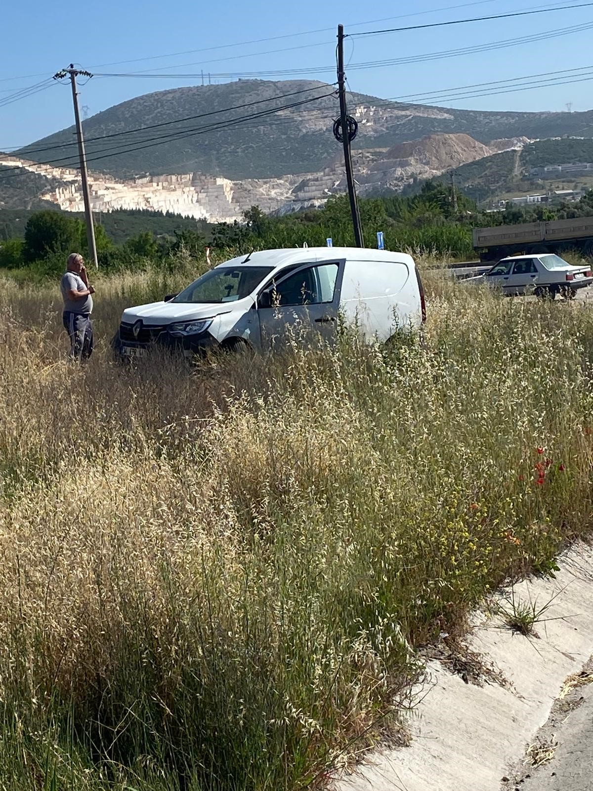 Feci Kazada Otomobil Ikiye Ayrıldı (4)