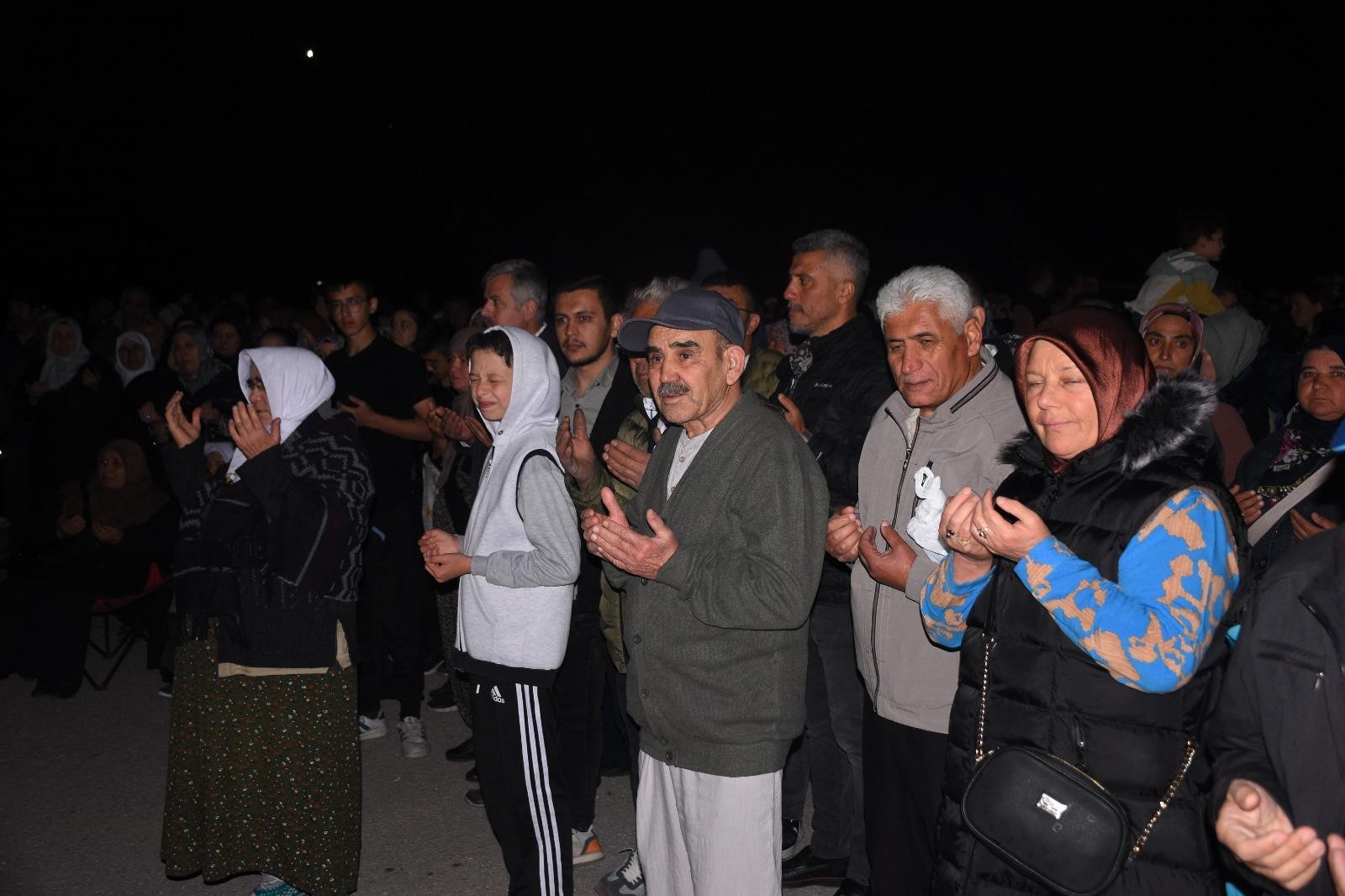 Hacı Adayları Suudi Arabistan’a Uğurlandı, Yakınları Gözyaşı Döktü (2)