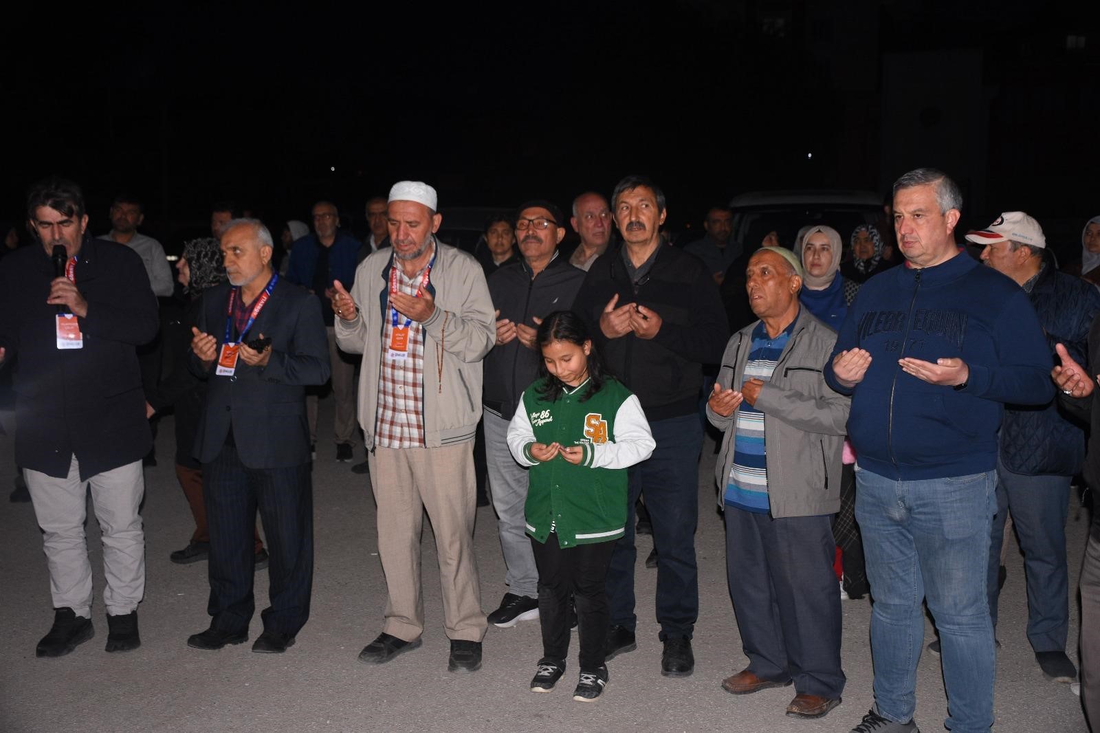 Hacı Adayları Suudi Arabistan’a Uğurlandı, Yakınları Gözyaşı Döktü (3)