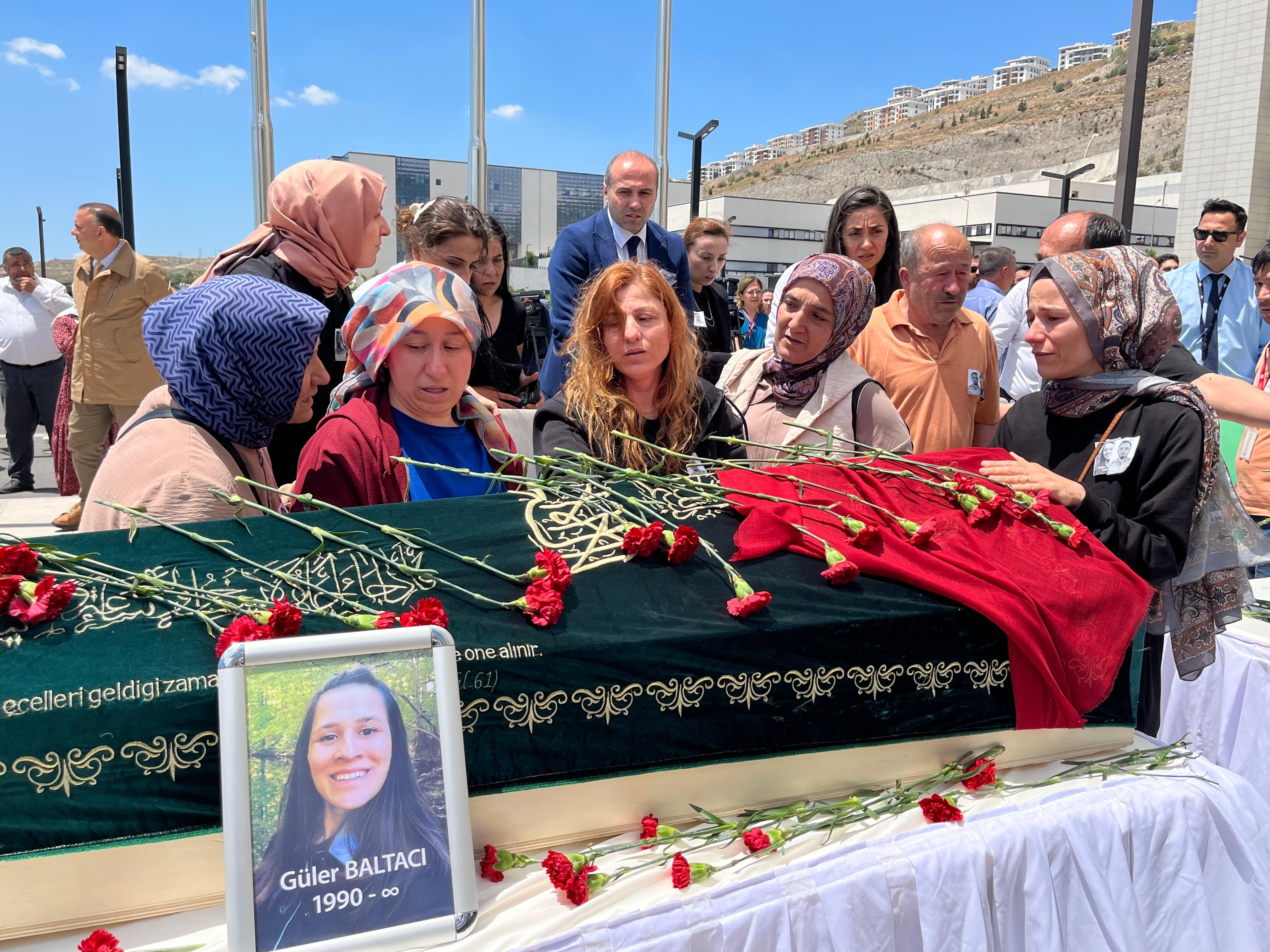 Hayatını Kaybeden Karı Koca Gözyaşlarıyla Uğurlandı (6)