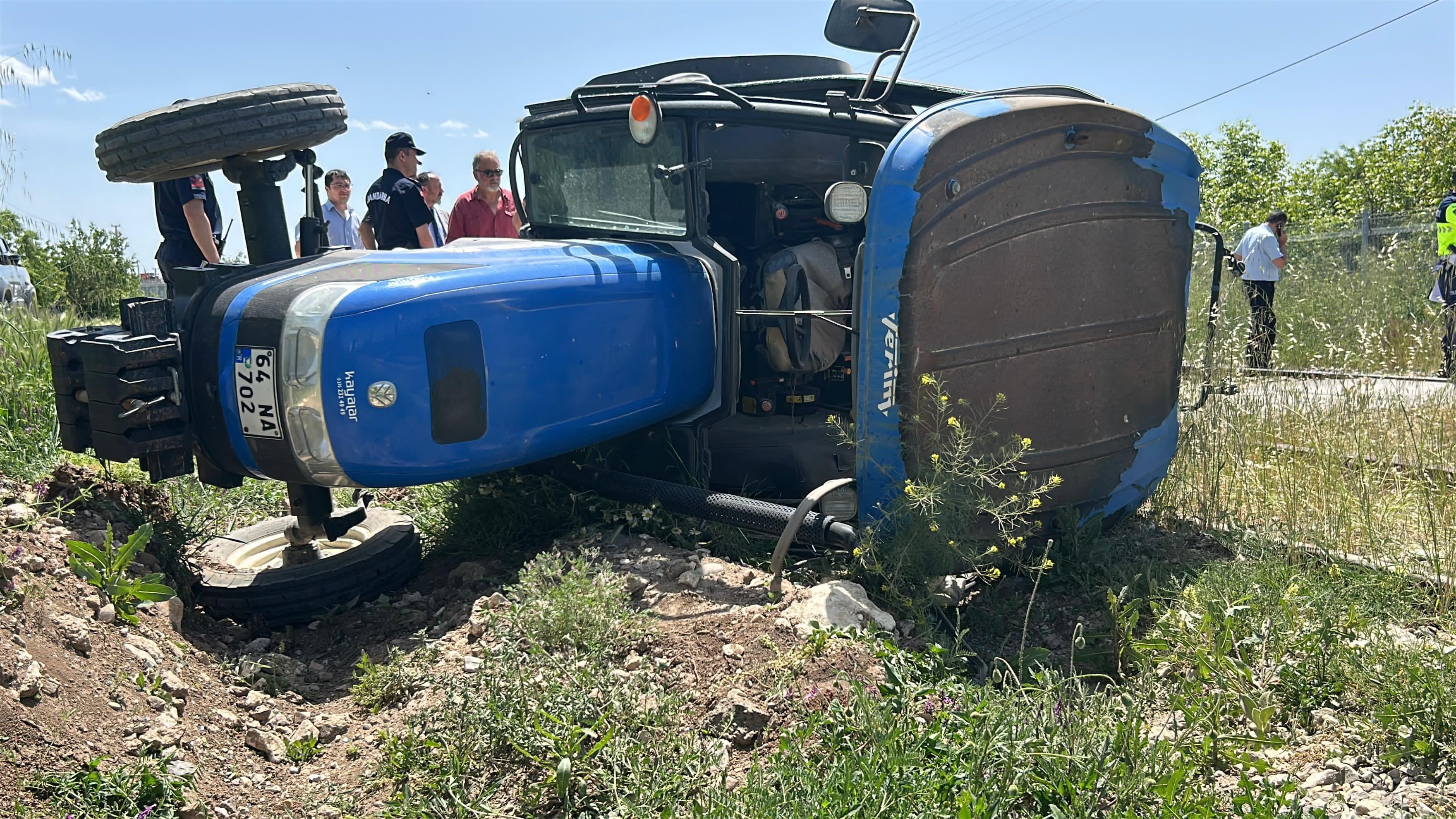 Hemzemin Geçitte Traktör Ile Tren Çarpıştı (4)