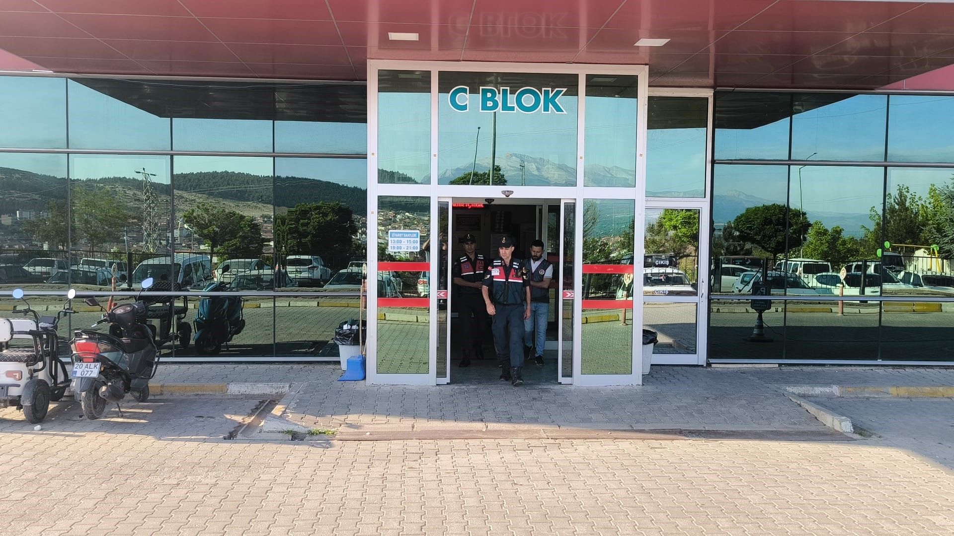 Her Gün Işe Gider Gibi Yaptı, 20 Milyonluk Vurgun Yaptı (3)