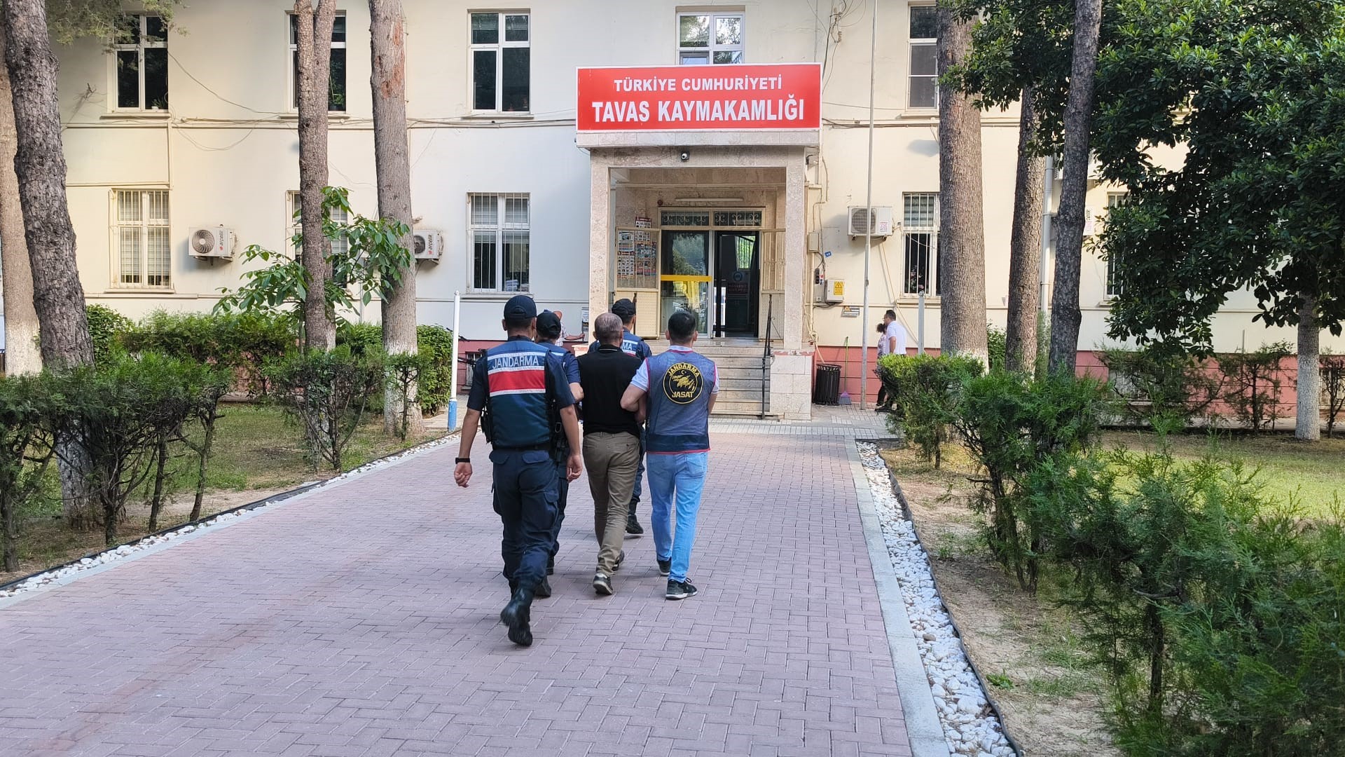 Her Gün Işe Gider Gibi Yaptı, 20 Milyonluk Vurgun Yaptı (4)