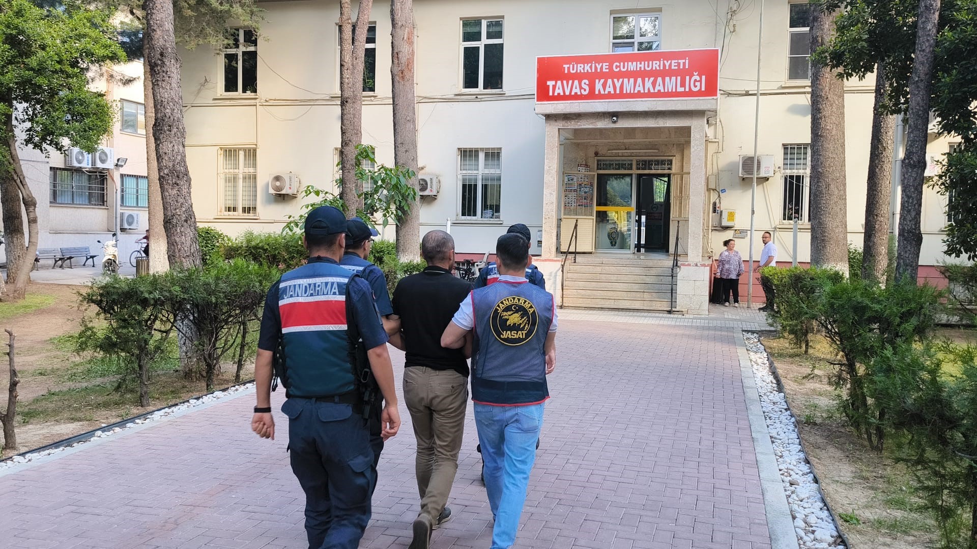 Her Gün Işe Gider Gibi Yaptı, 20 Milyonluk Vurgun Yaptı (5)