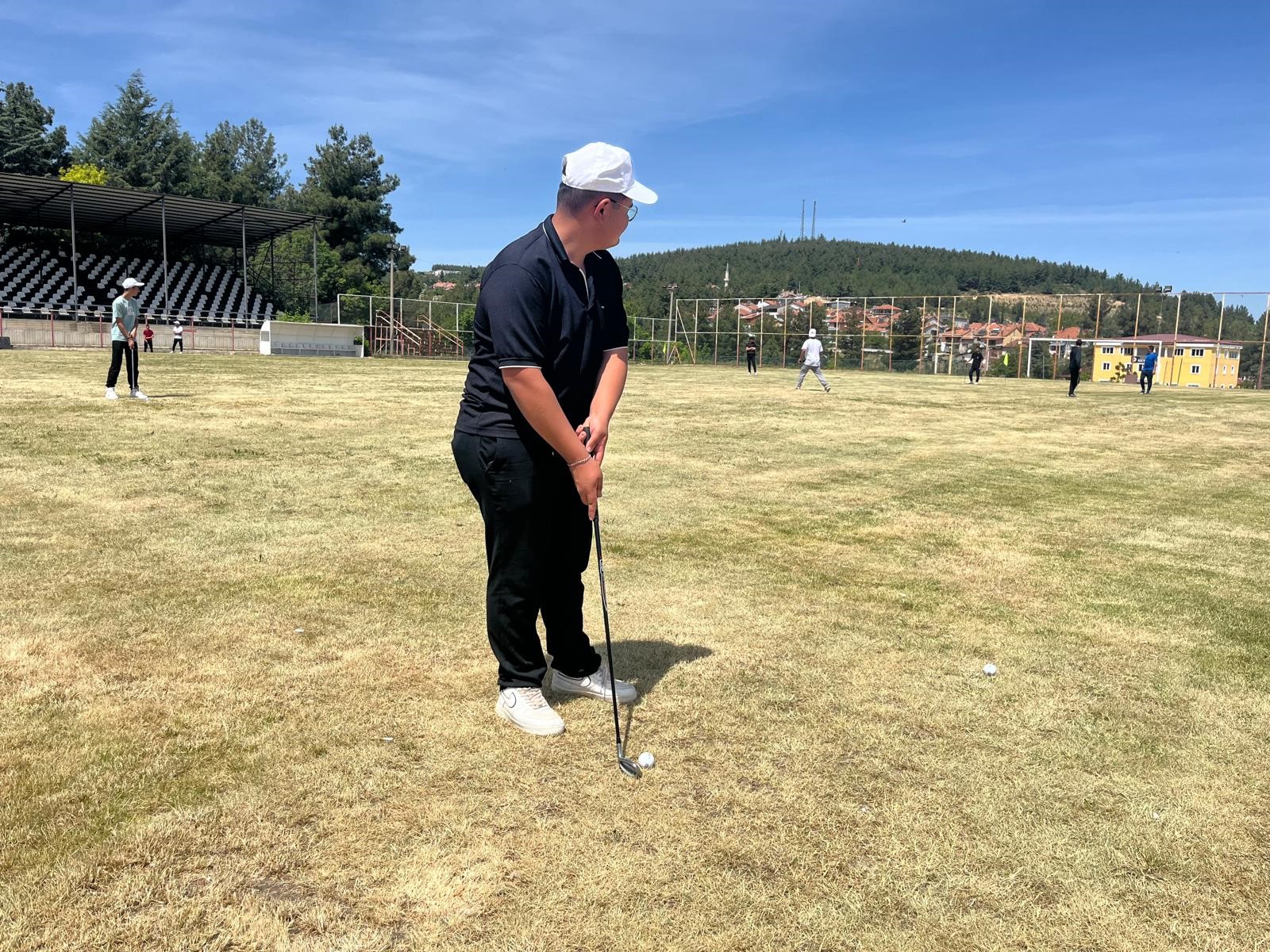 Huzurevindeki Yaşlıları Golf Oynamaya Götürdüler