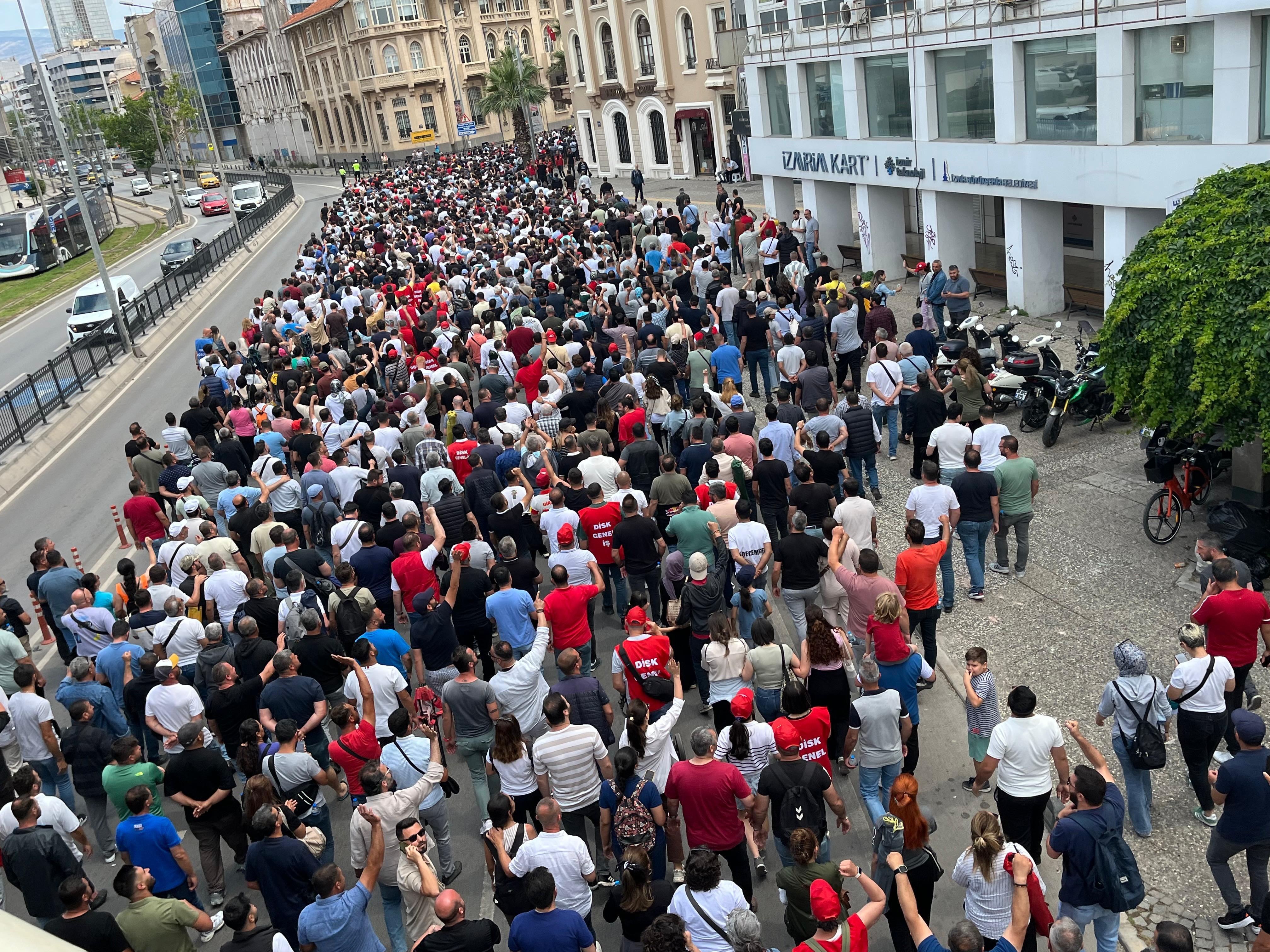 İzmir’de Grev Üçüncü Gününde.. Kordon Çöple Doldu (7)
