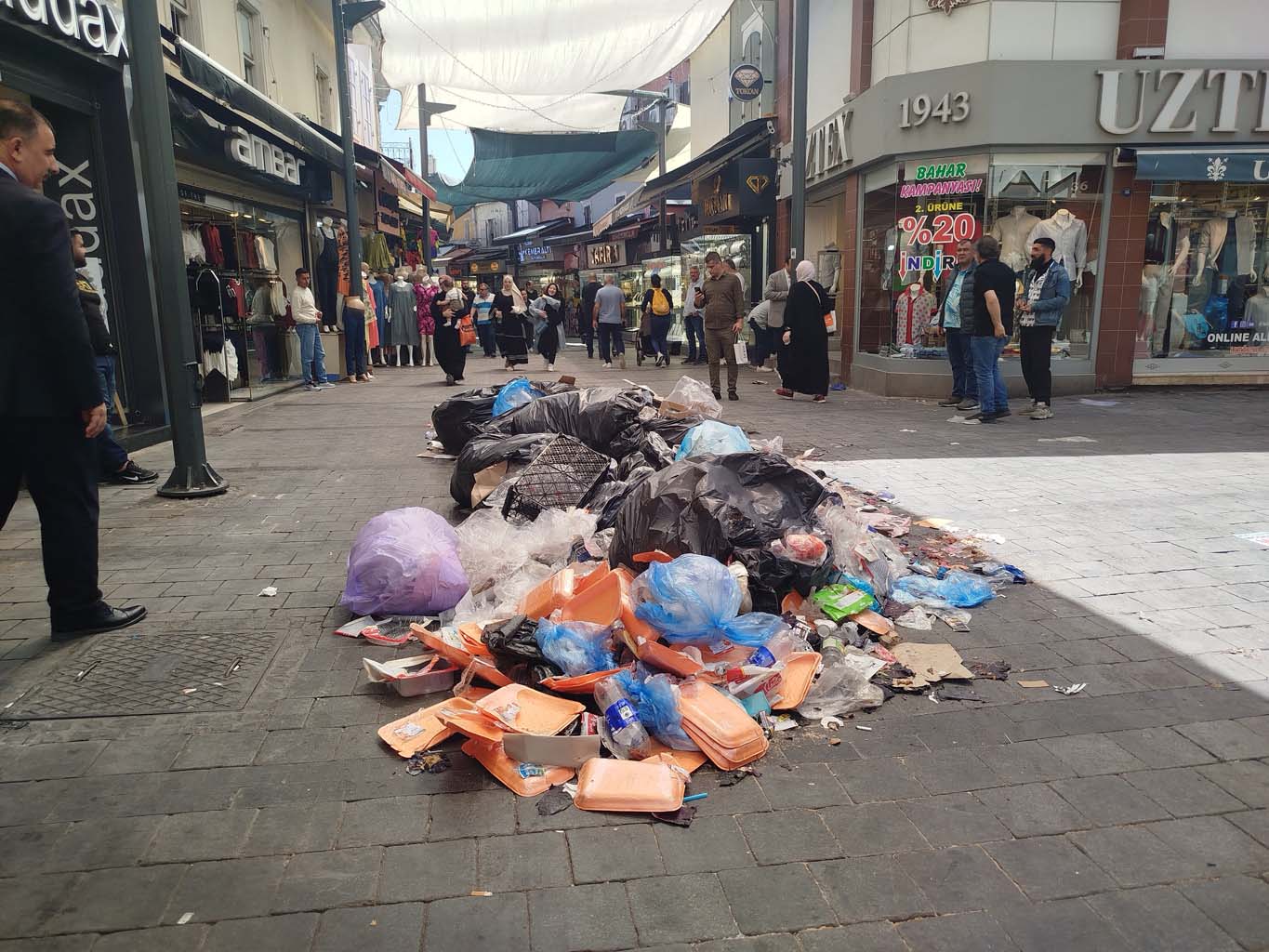 İzmir'in Göbeğinde Çöpten Utanç Manzarası (3)