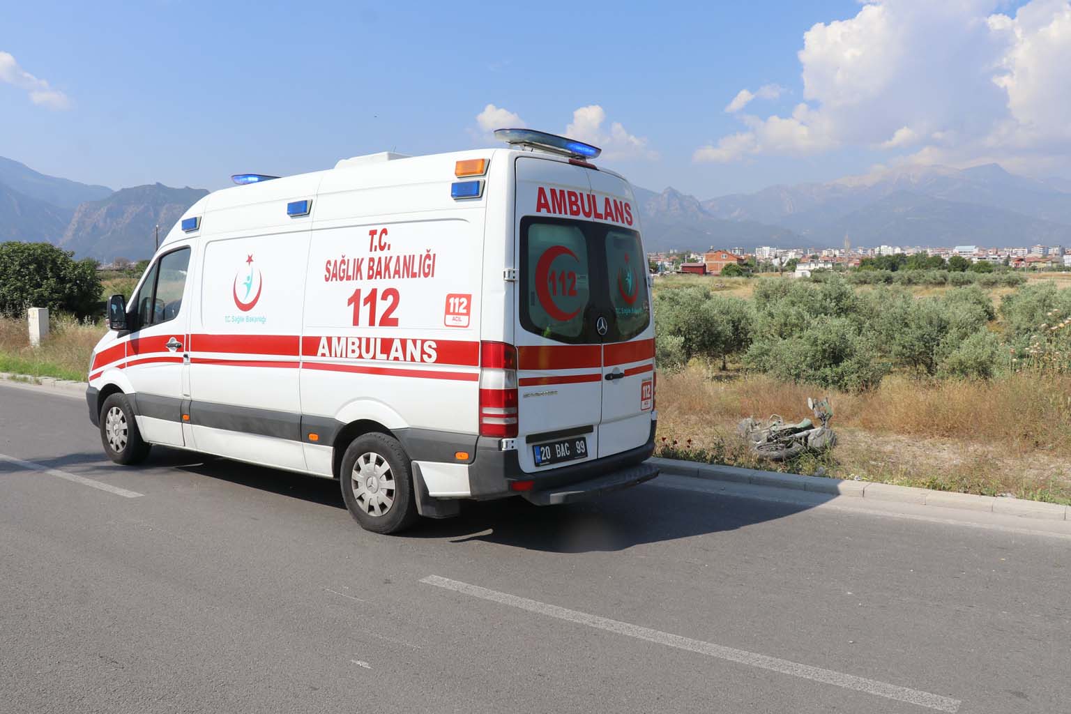 Kaldırıma Çarpıktan Sonra 30 Metre Savruldu (2)