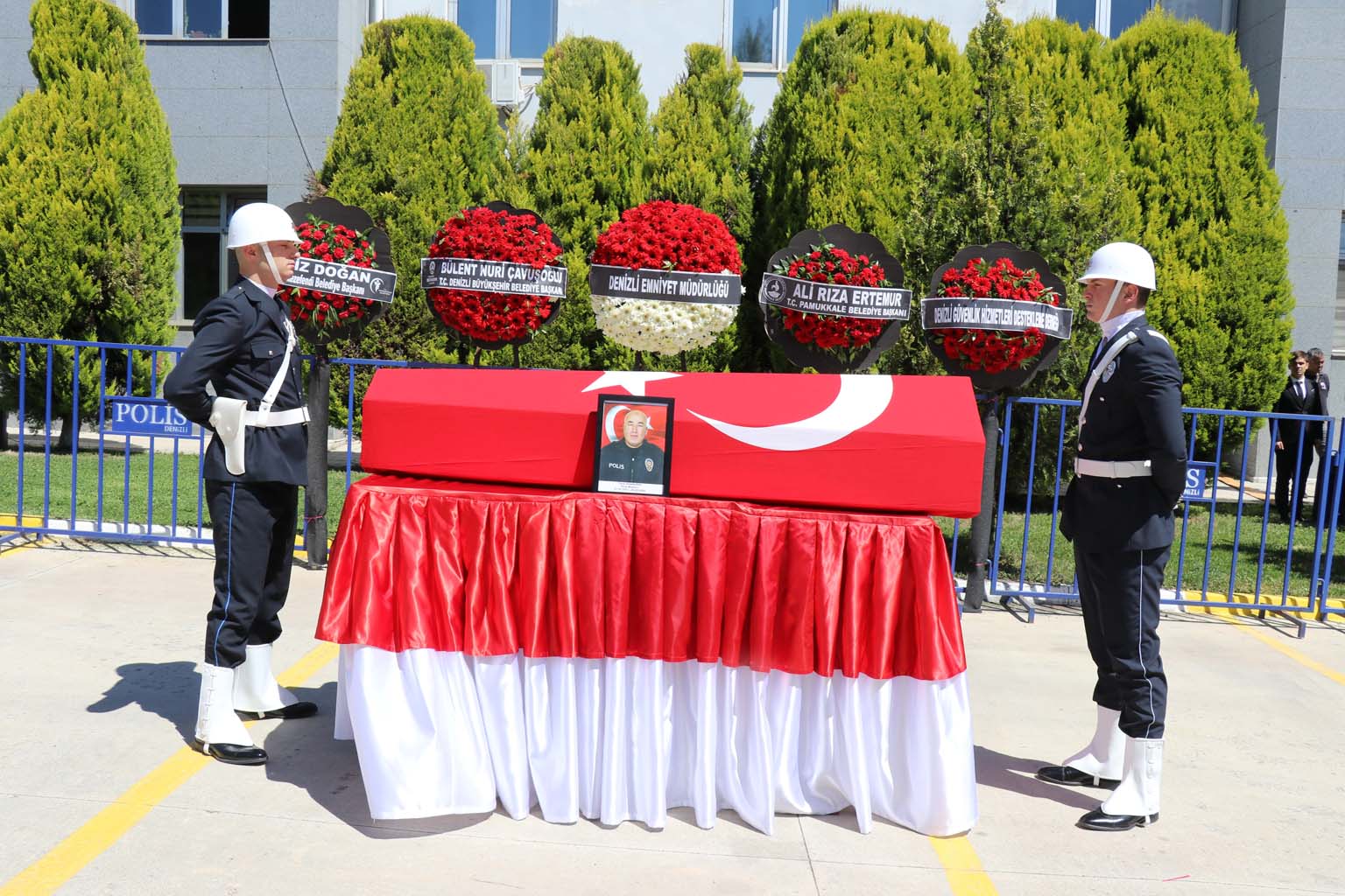 Kalp Krizi Geçiren Polis Memuru Kurtarılamadı (2)