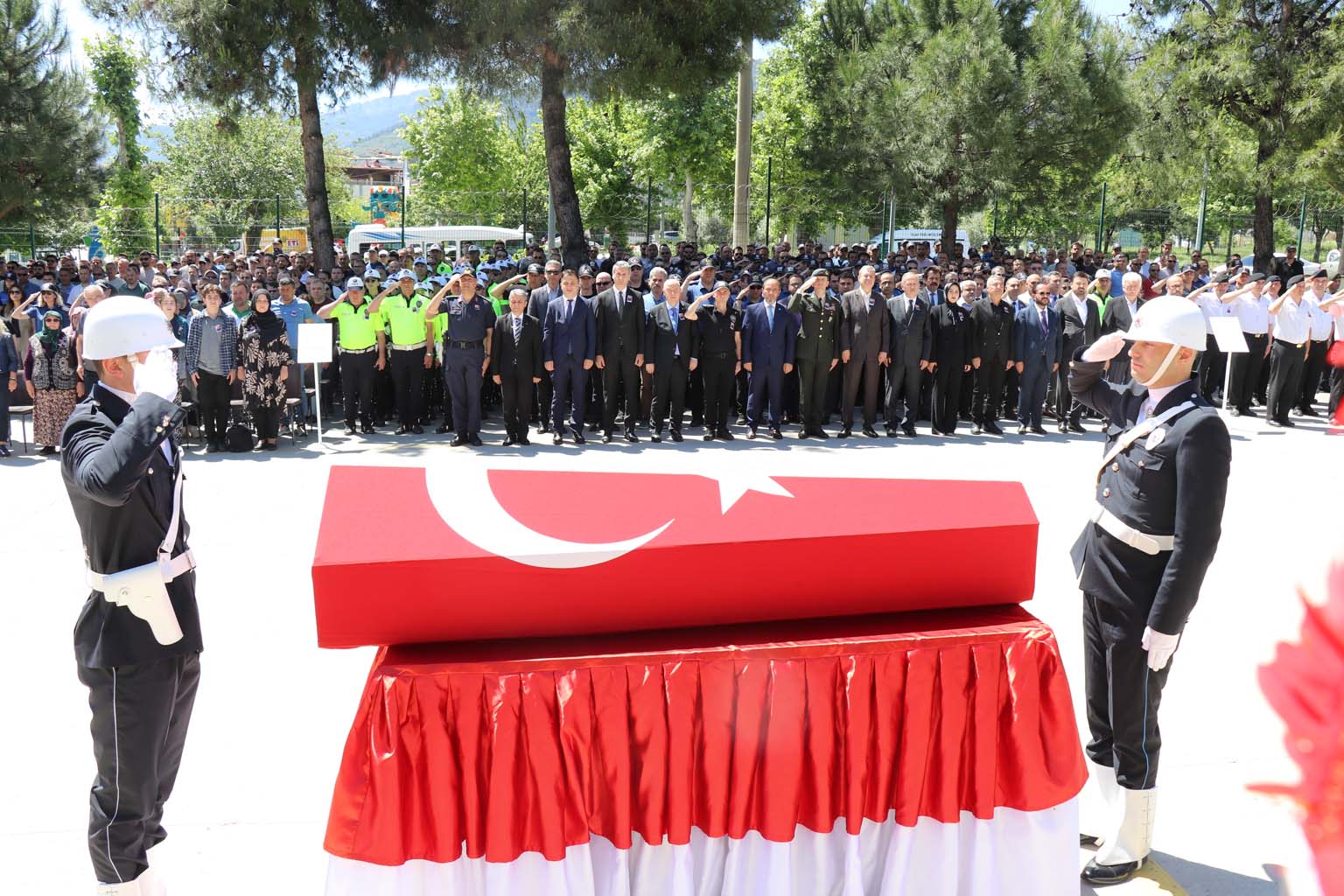 Kalp Krizi Geçiren Polis Memuru Kurtarılamadı (5)