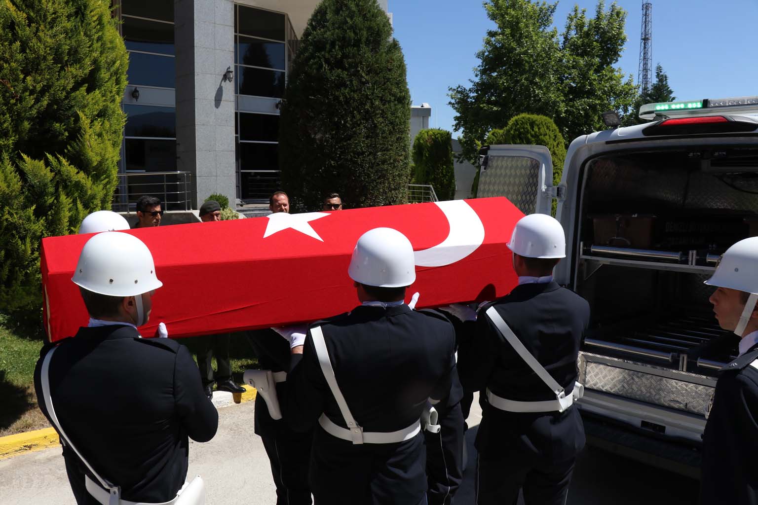 Kalp Krizi Geçiren Polis Memuru Kurtarılamadı (9)