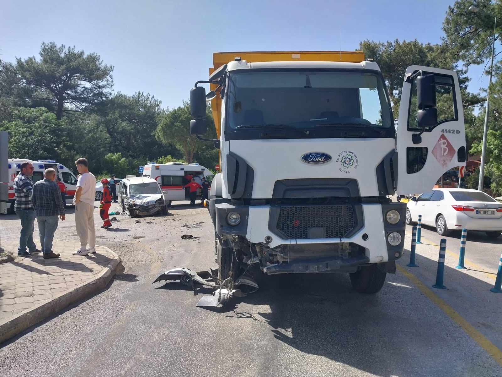Kamyonet Ile Kamyon Çarpıştı