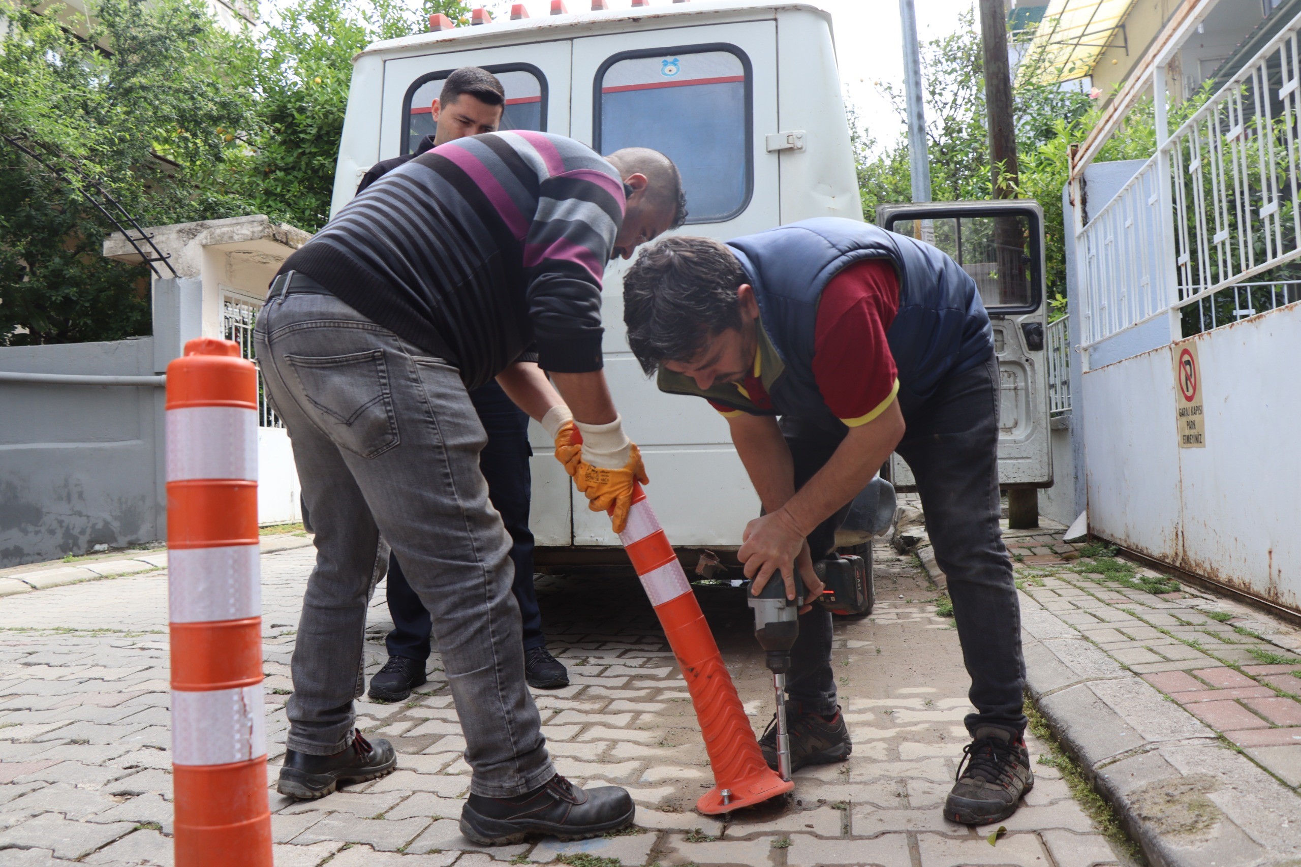 Nazilli'de Izinsiz Asılan Tabela Ve Dubalar Söküldü