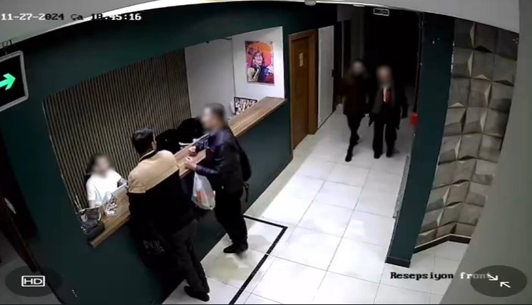 Ofise Çağırıp Tuzağa Düşürüyorlardı.. Yakalandılar (2)