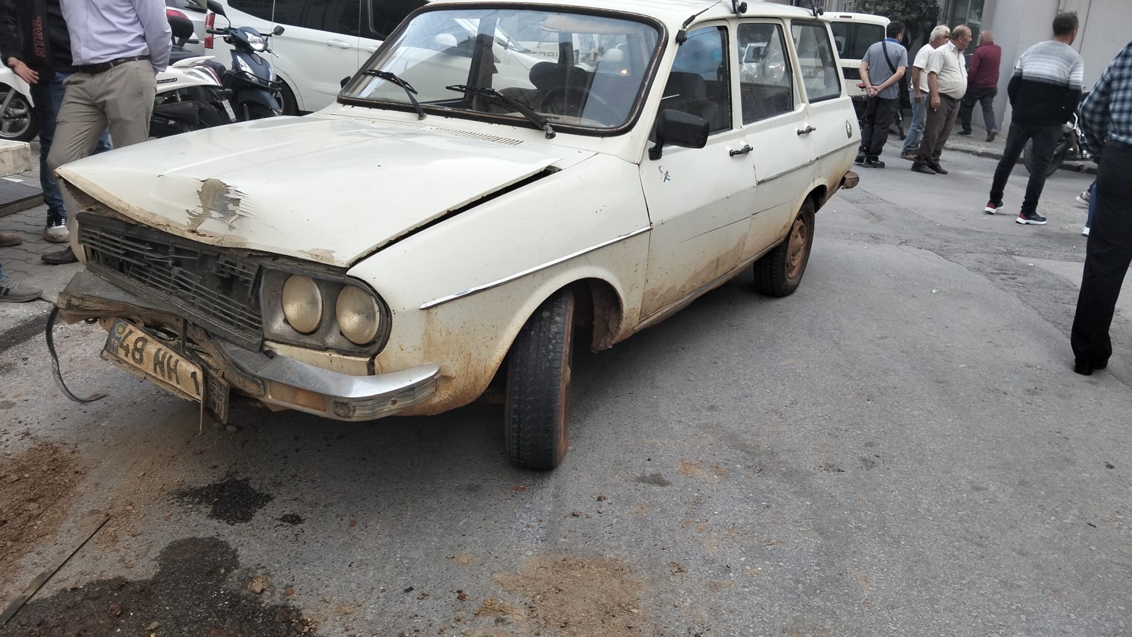 Ortalık Fena Karıştı.. Vatandaşlar Yaka Paça Yakaladı (2)