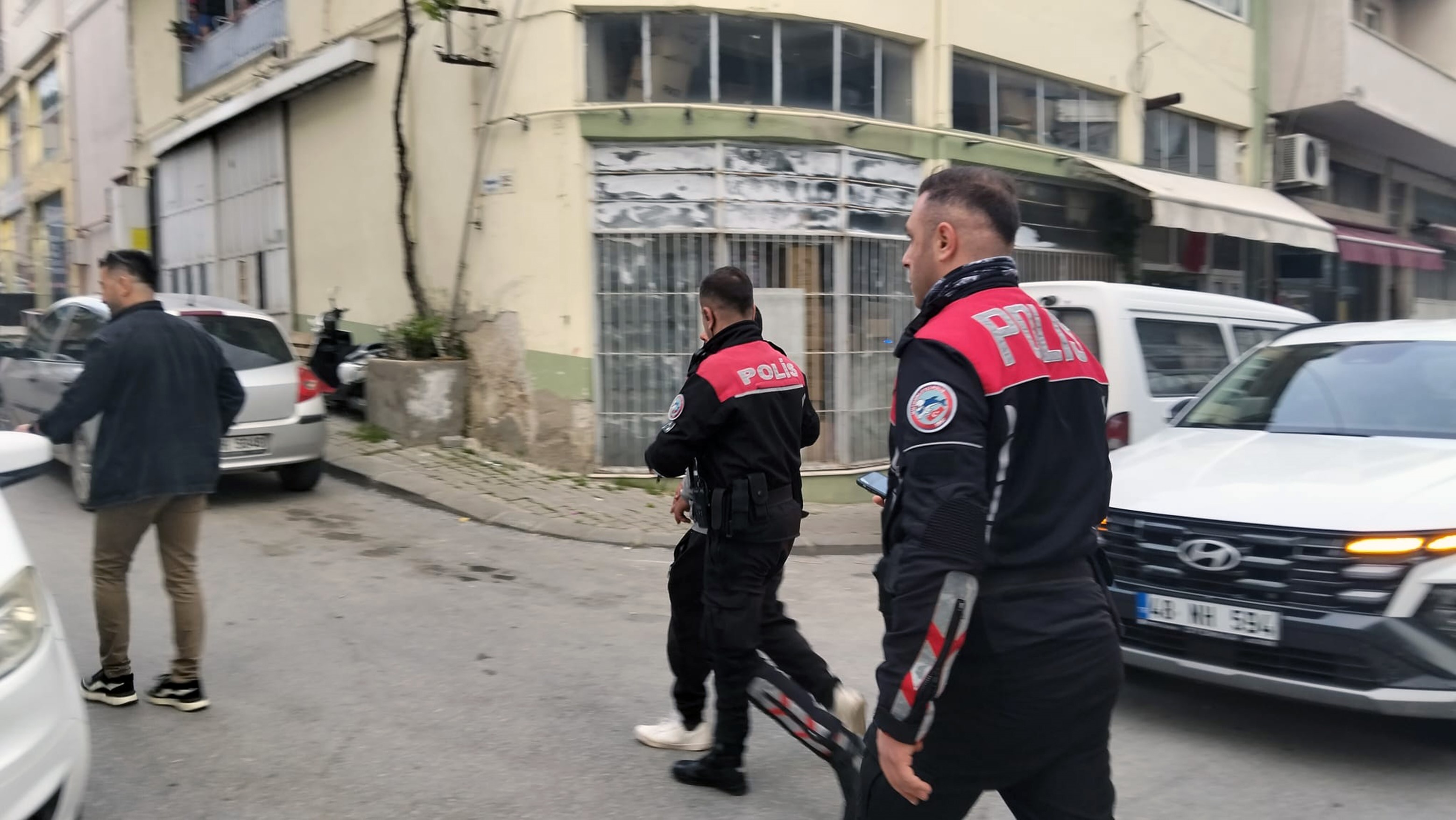Ortalık Fena Karıştı.. Vatandaşlar Yaka Paça Yakaladı (6)