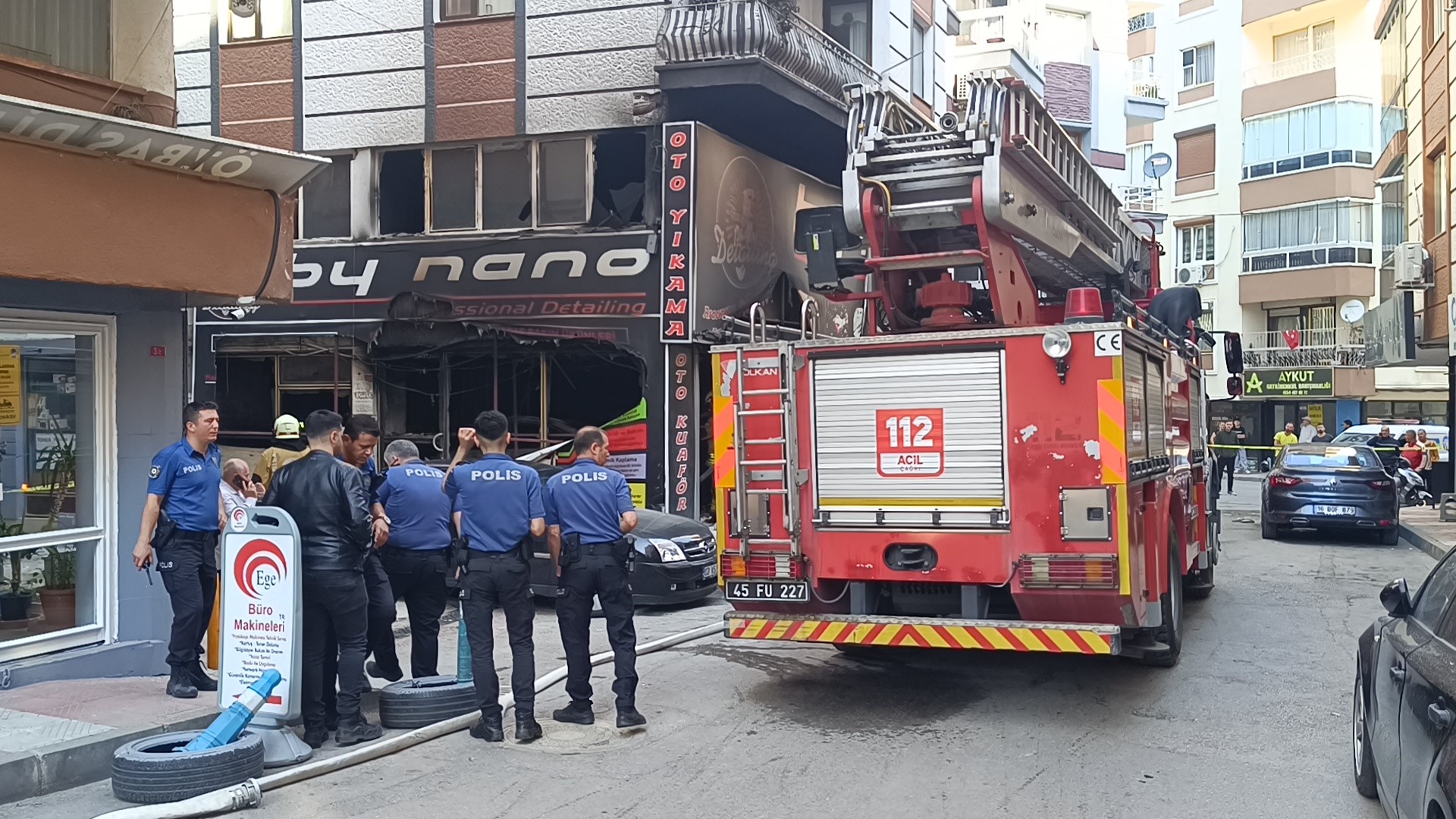 Oto Yıkamacıdaki Yangında Bir Kişi Hayatını Kaybetti (4)