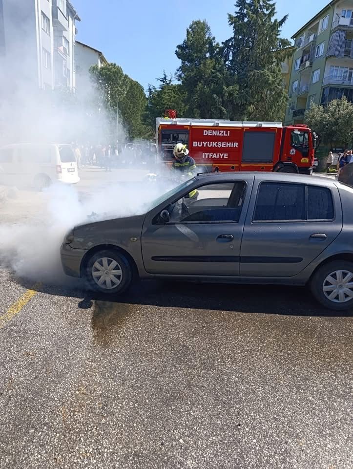 Otomobil Alev Alev Yandı, Sürücü Son Anda Kurtuldu (3)