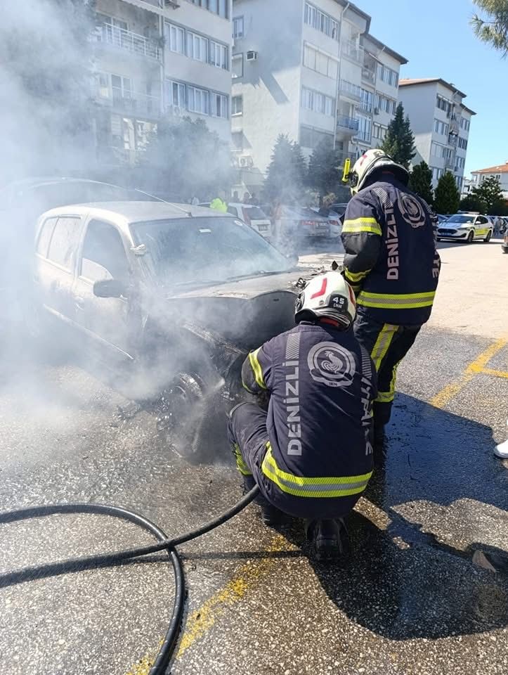 Otomobil Alev Alev Yandı, Sürücü Son Anda Kurtuldu (5)