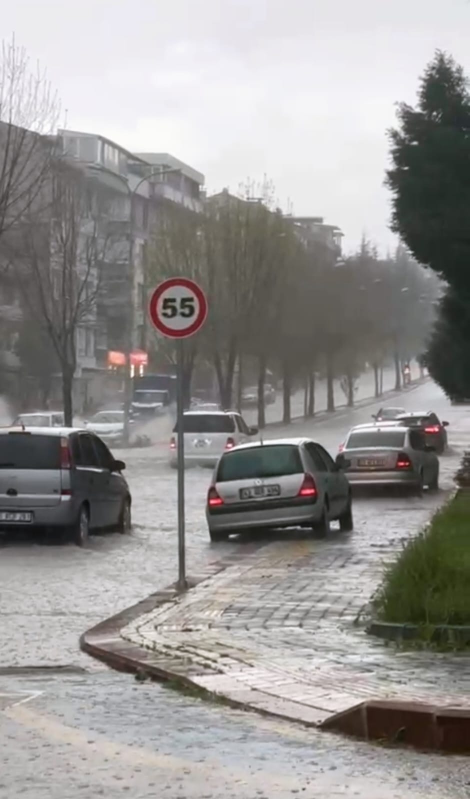 Sağanak Bastırdı, Yollar Göle Döndü (4)
