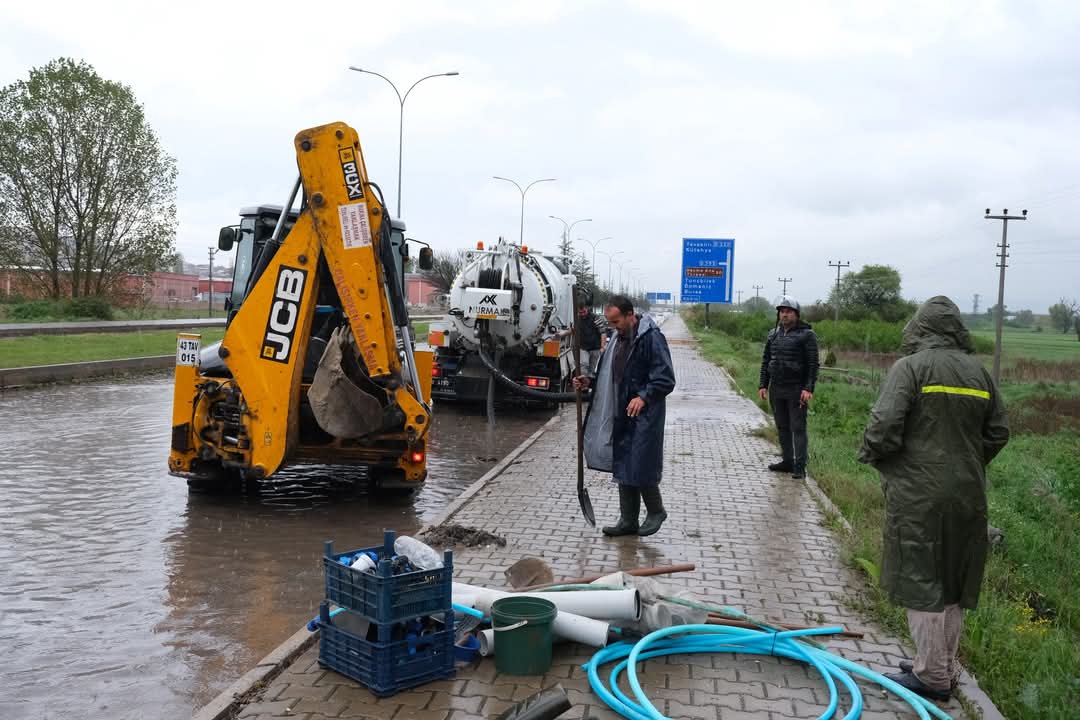 Sağanak Bastırdı, Yollar Göle Döndü (5)