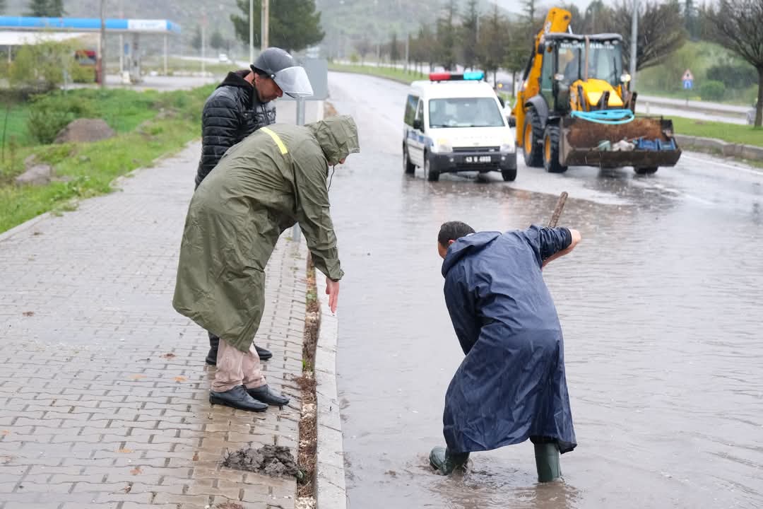 Sağanak Bastırdı, Yollar Göle Döndü (7)