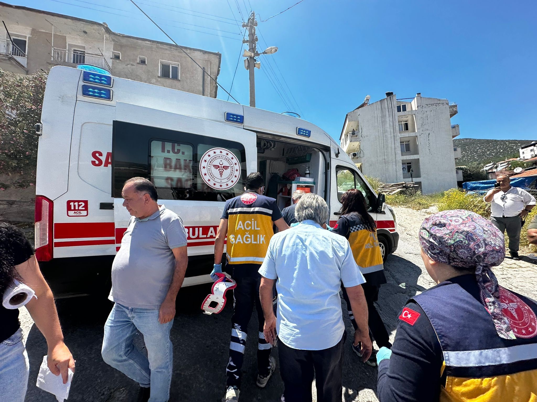 Tuğla Yüklü Kamyon Devrildi (2)