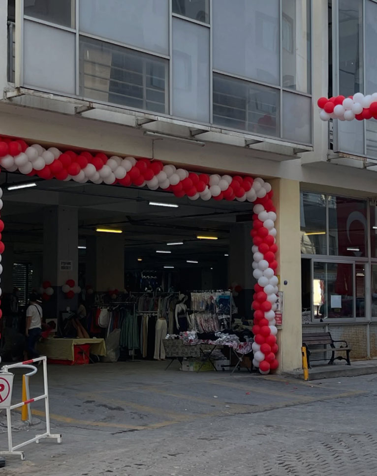 Yeni Bir Alışveriş Cenneti.. Aydın, İzmir, Denizli Bu Pazarda Buluşuyor (2)