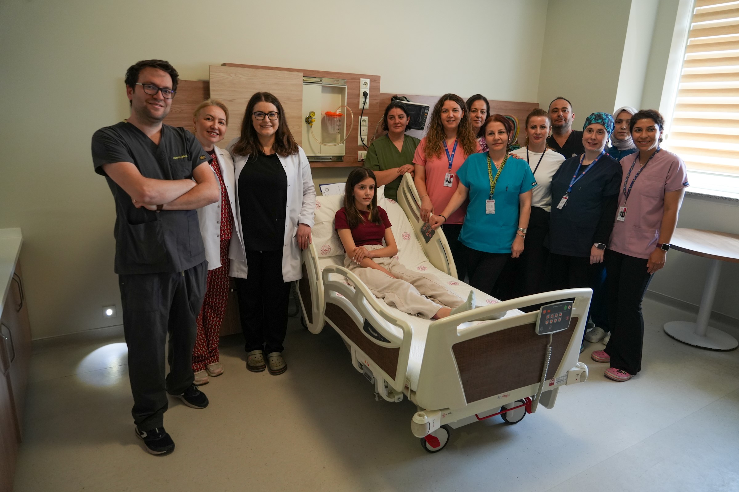 15 Yaşındaki Kızın Bacağı Kesilmekten Kurtarıldı (2)