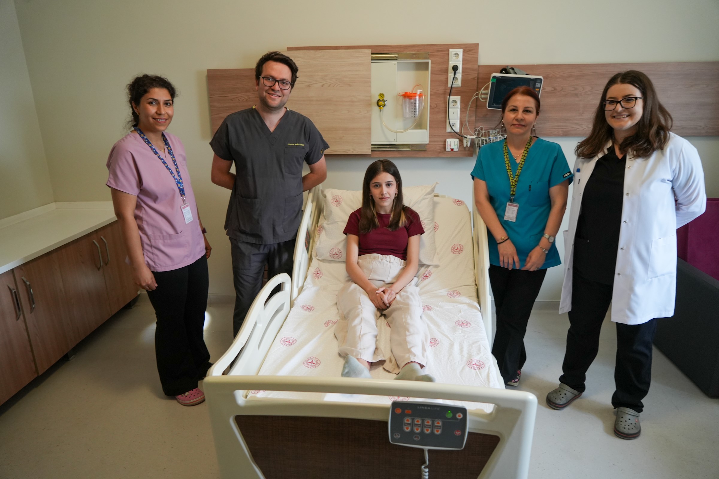 15 Yaşındaki Kızın Bacağı Kesilmekten Kurtarıldı (3)