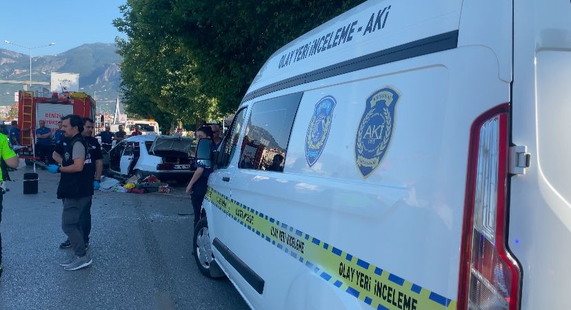 Ağaca Çarpan Tofaş Otomobilde 1 Kişi Hayatını Kaybetti, 4 Kişi Yaralandı (10)