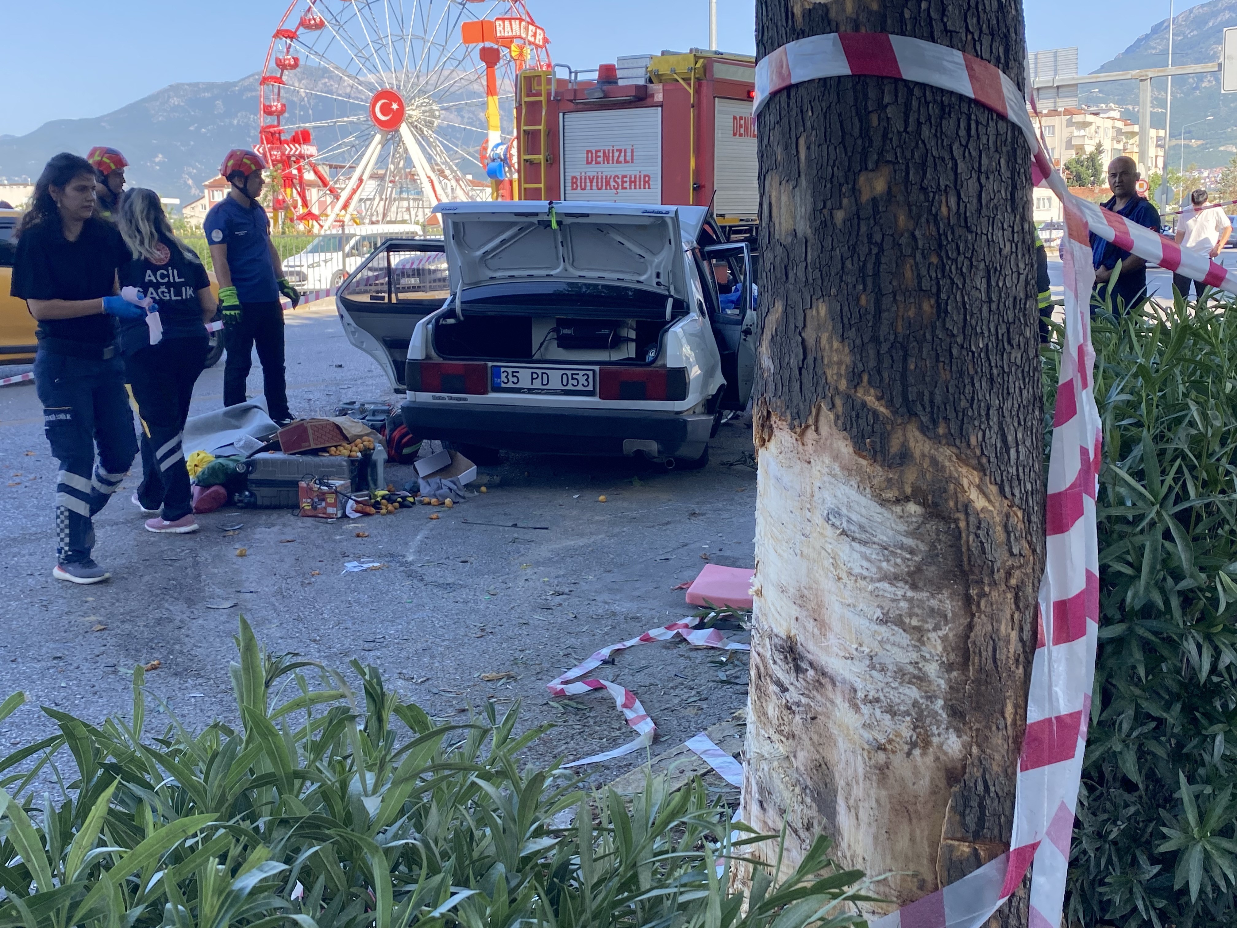 Ağaca Çarpan Tofaş Otomobilde 1 Kişi Hayatını Kaybetti, 4 Kişi Yaralandı (3)