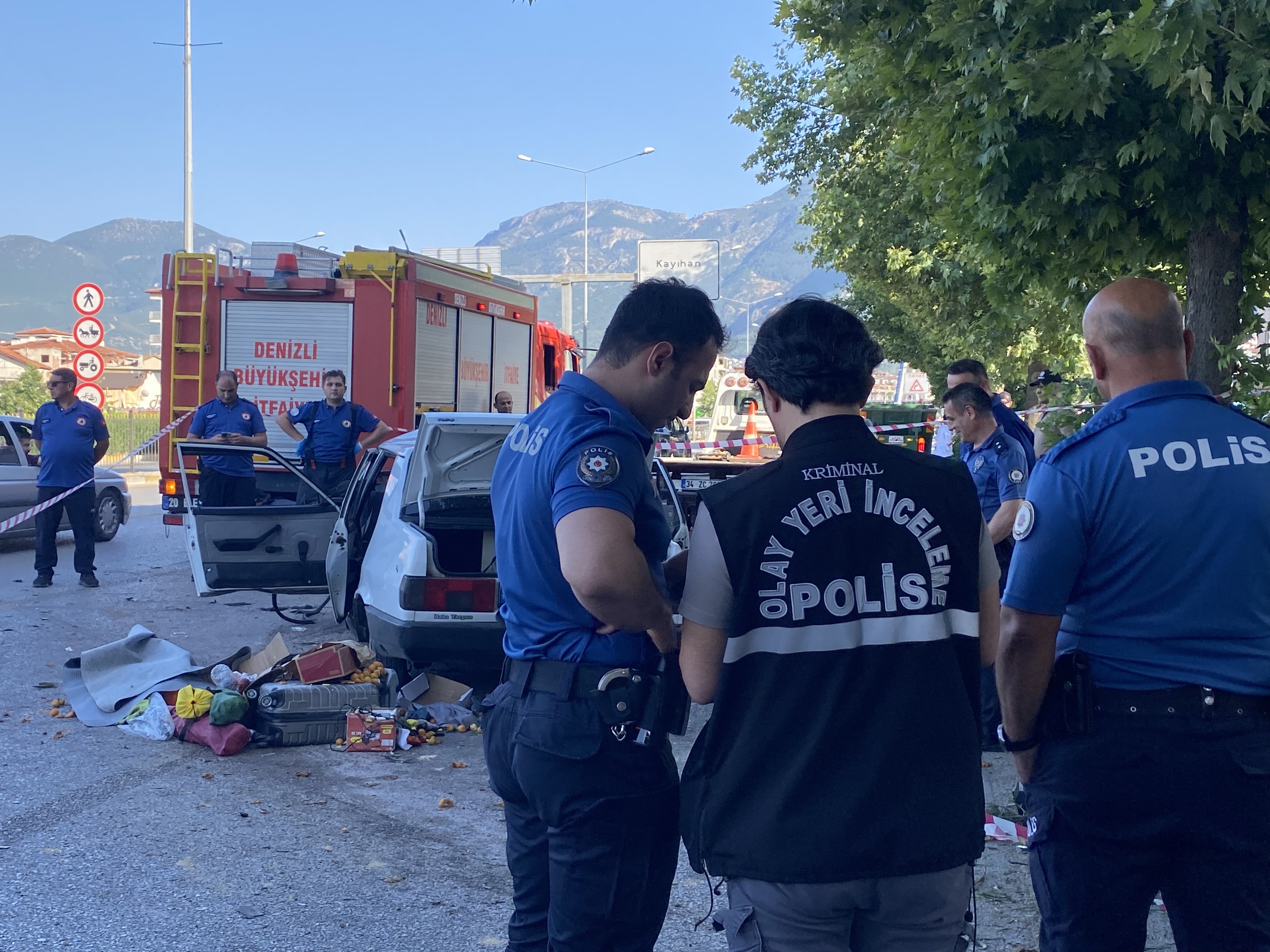 Ağaca Çarpan Tofaş Otomobilde 1 Kişi Hayatını Kaybetti, 4 Kişi Yaralandı (4)