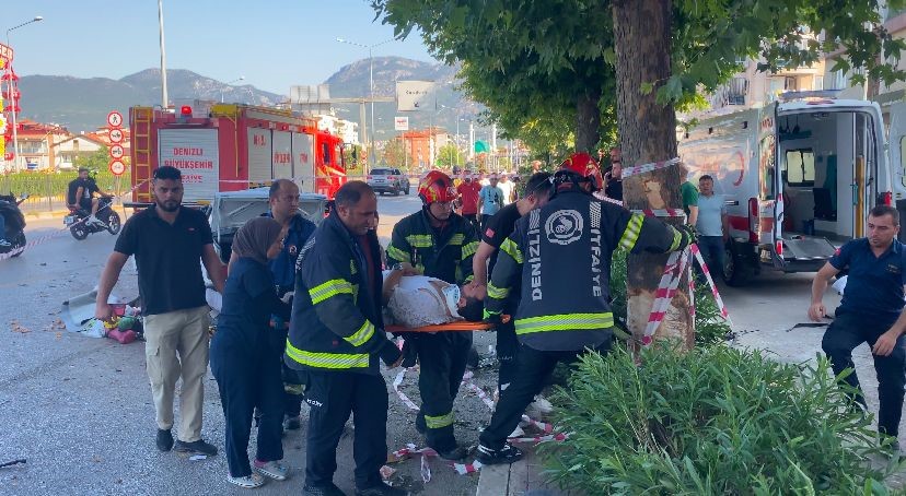 Ağaca Çarpan Tofaş Otomobilde 1 Kişi Hayatını Kaybetti, 4 Kişi Yaralandı (6)