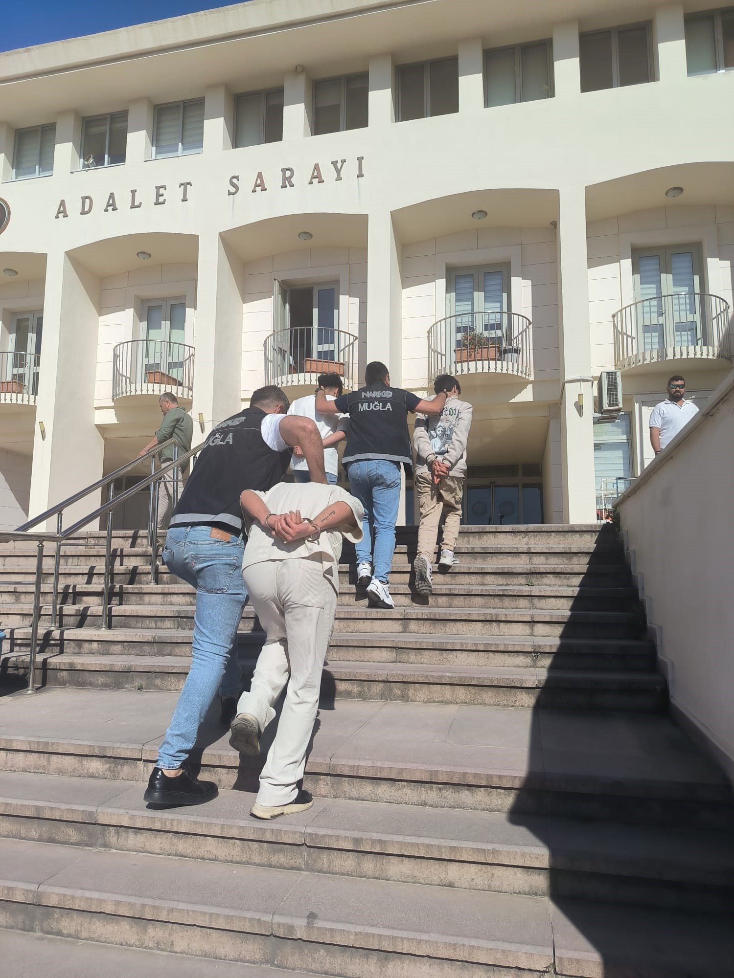 Artık Hapisteler