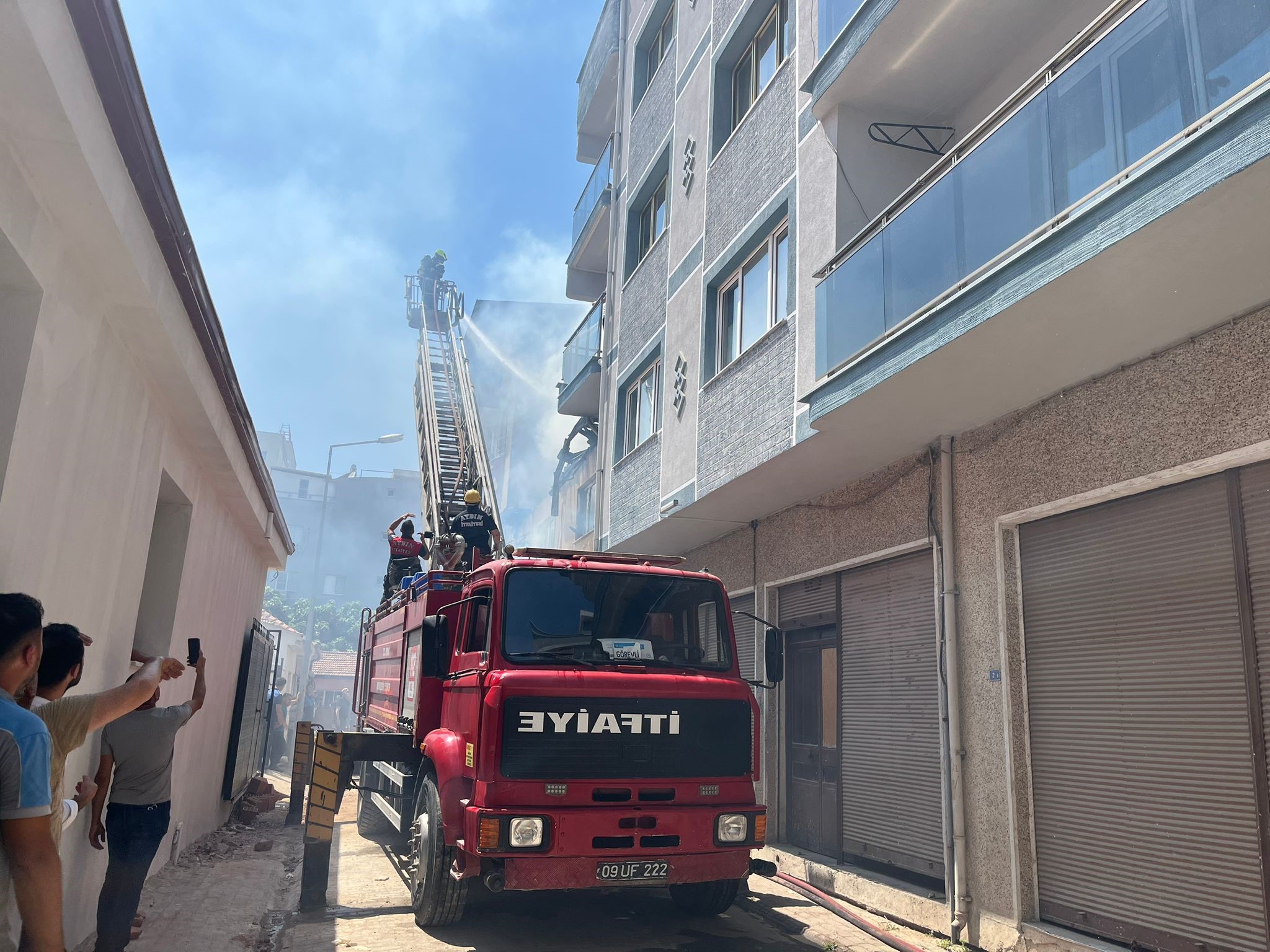 Aydın İncirliova’da Iki Katlı Evde Yangın Çıktı (3)