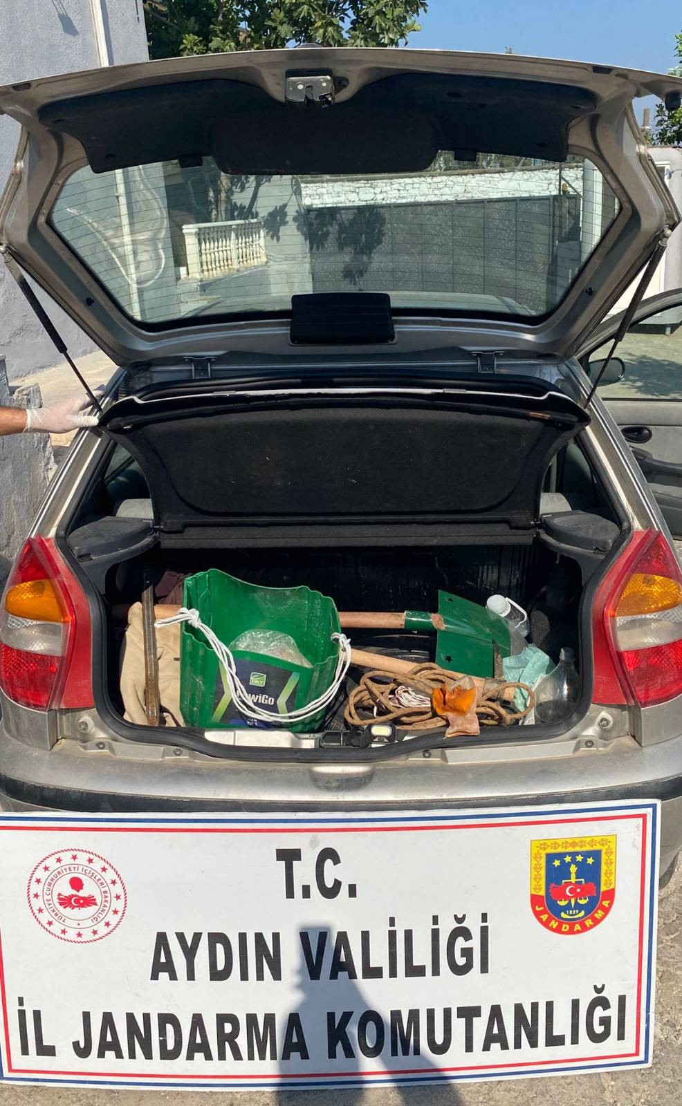 Aydın’da 6 Erkek Arazide Yakalandı (2)
