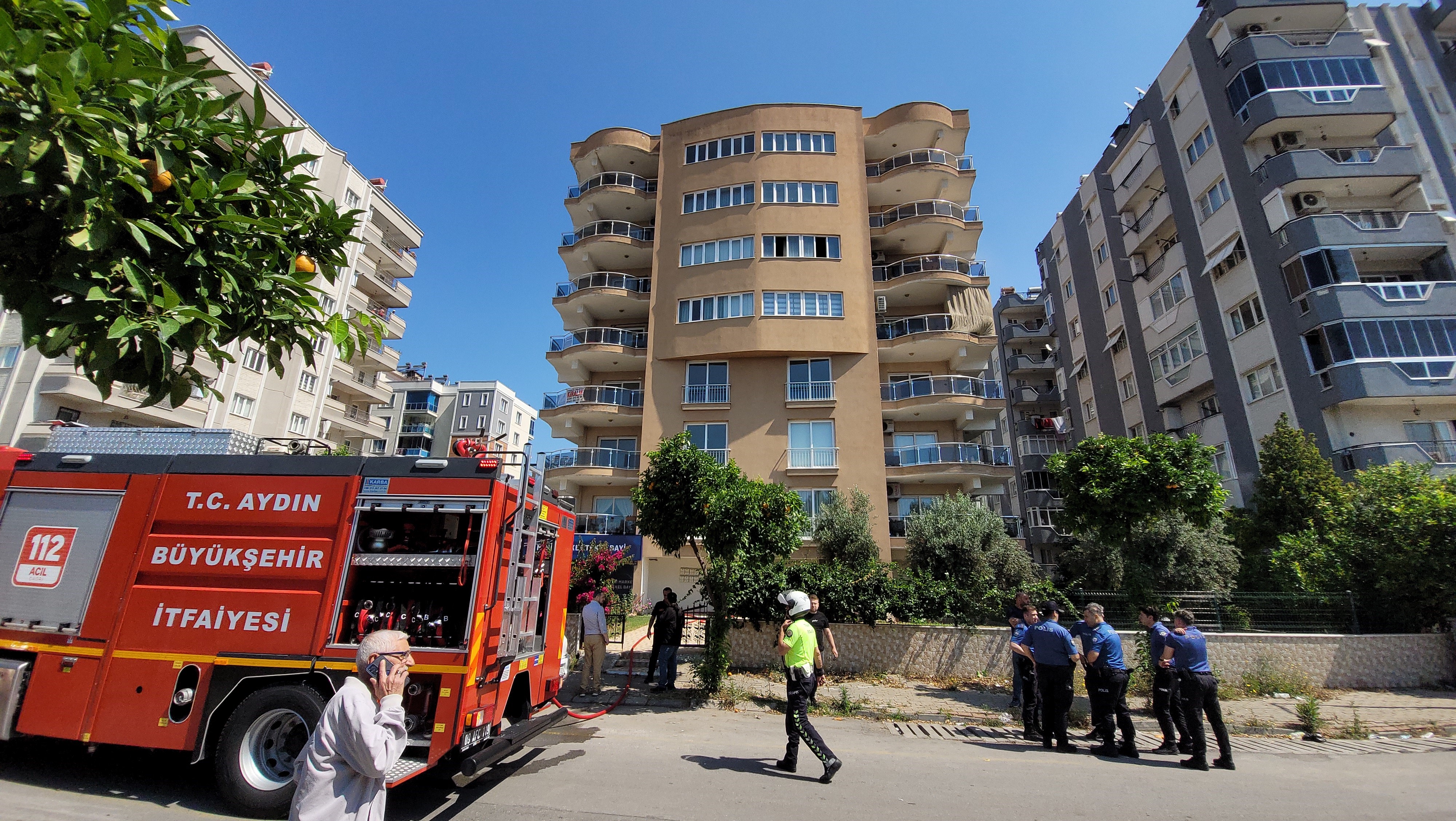 Aydın’da 7 Katlı Bina Tedbir Amaçlı Tahliye Edildi (5)