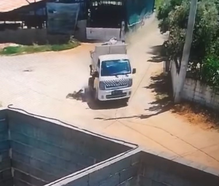 Aydın'da Çöp Toplama Aracından Düşen Işçi Ağır Yaralandı (2)