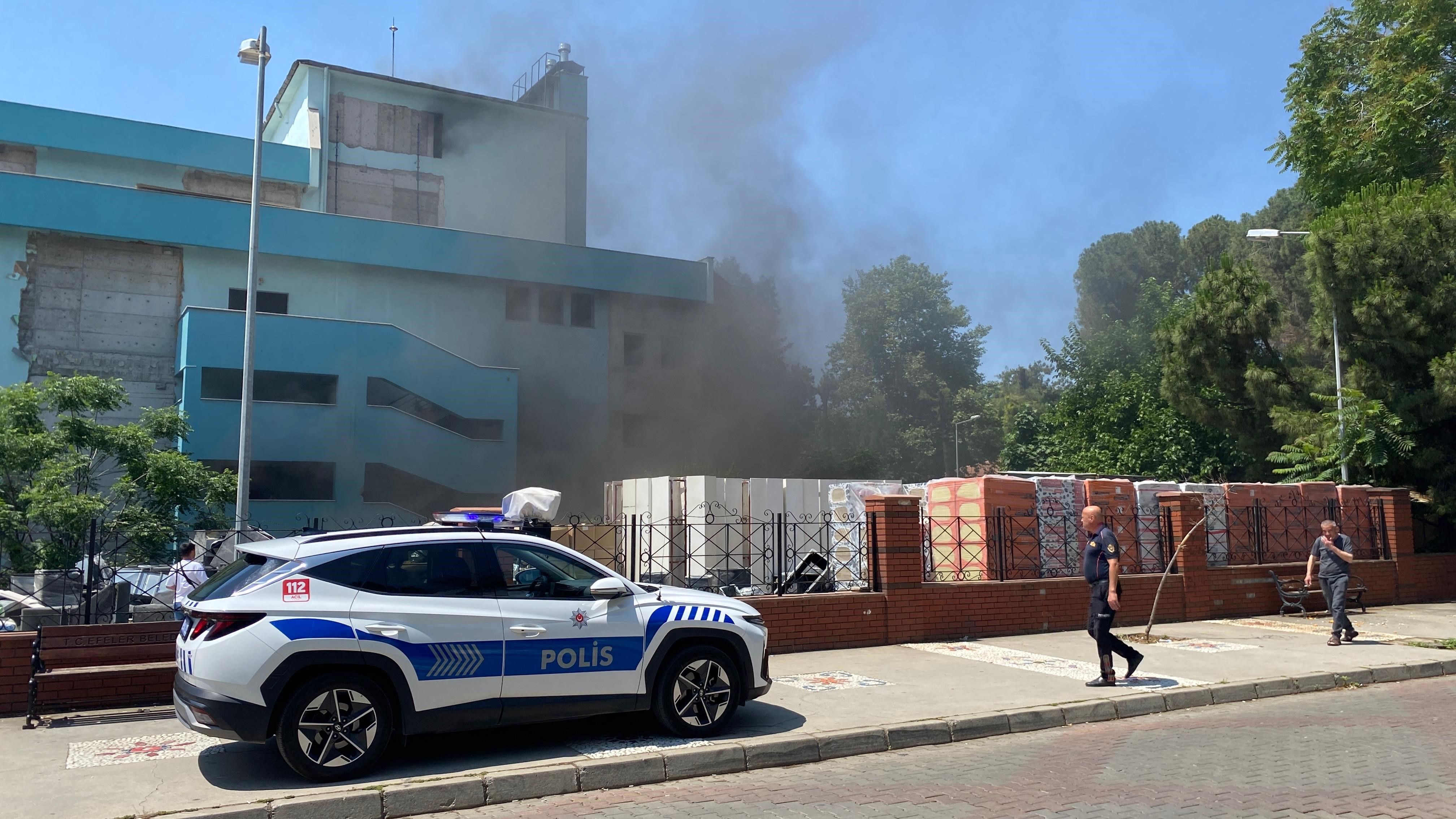 Aydın’da Gökyüzünü Kara Dumanlar Kapladı (4)