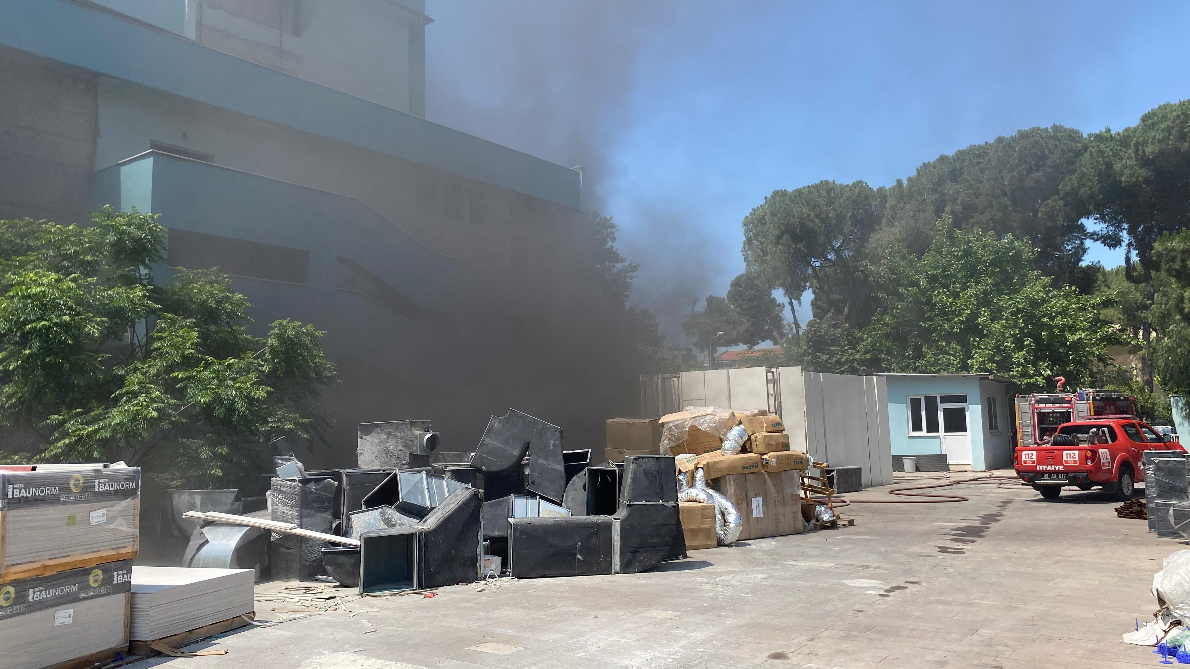 Aydın’da Gökyüzünü Kara Dumanlar Kapladı (5)