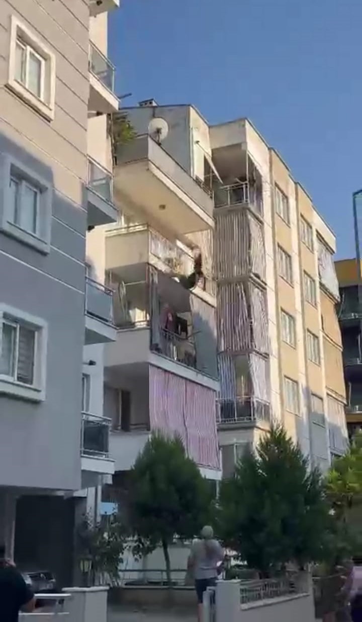 Aydın’da Kendini Boşluğa Bırakan 17 Yaşındaki Genç Kız Yaşamını Yitirdi