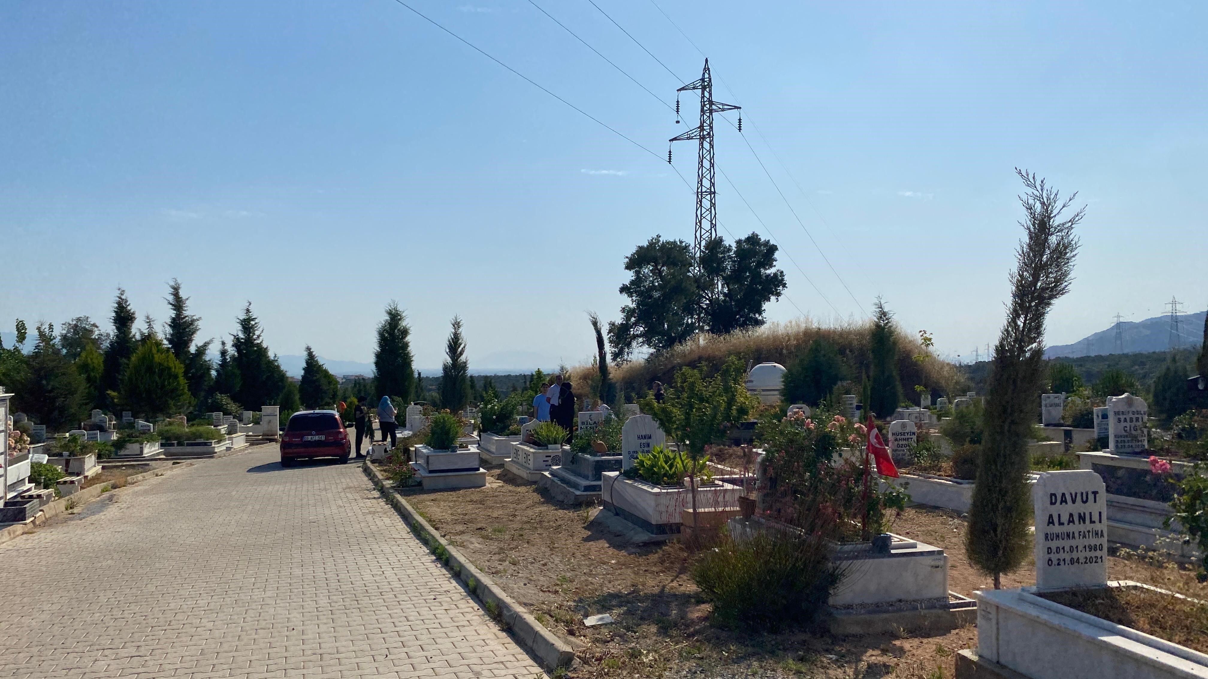 Aydın’da Mezarlıklar Boş Kaldı (2)