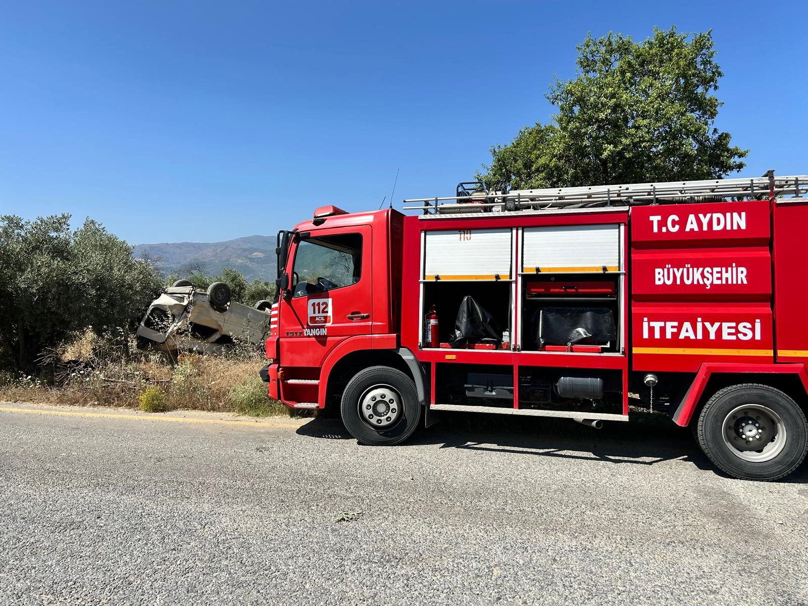 Aydın’da Ticari Araç Zeytinliğe Devrildi, 37 Yaşındaki Fatih Er Vefat Etti (3)