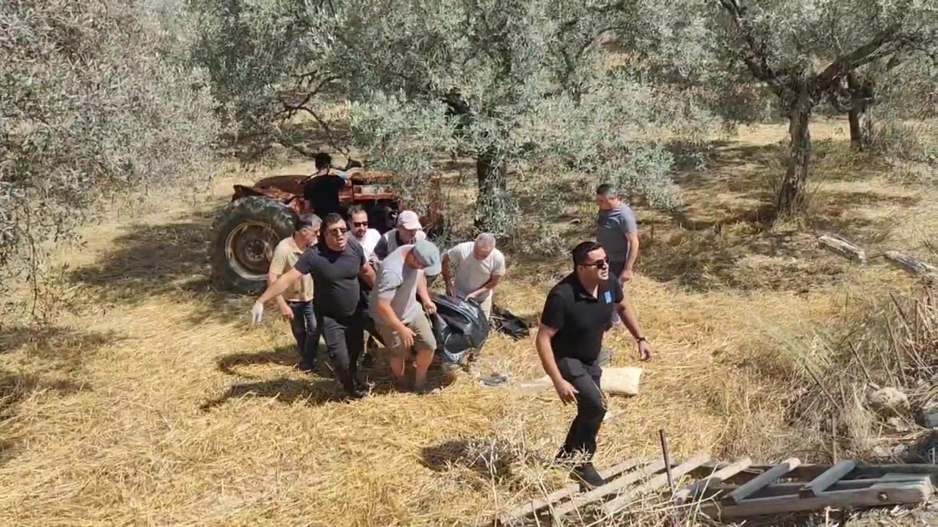 Aydın’da Traktörün Altında Kaldı, Hayatını Kaybetti (2)