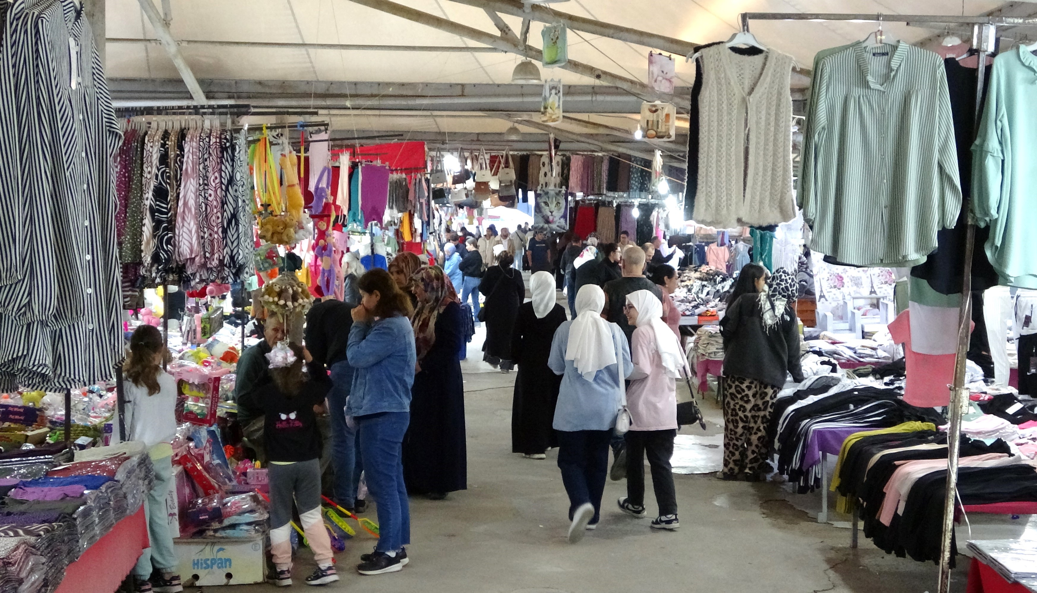 Bayram Pazarı Yoğun Ilgi Görüyor, Çevre Illerden De Gelenler Var (3)