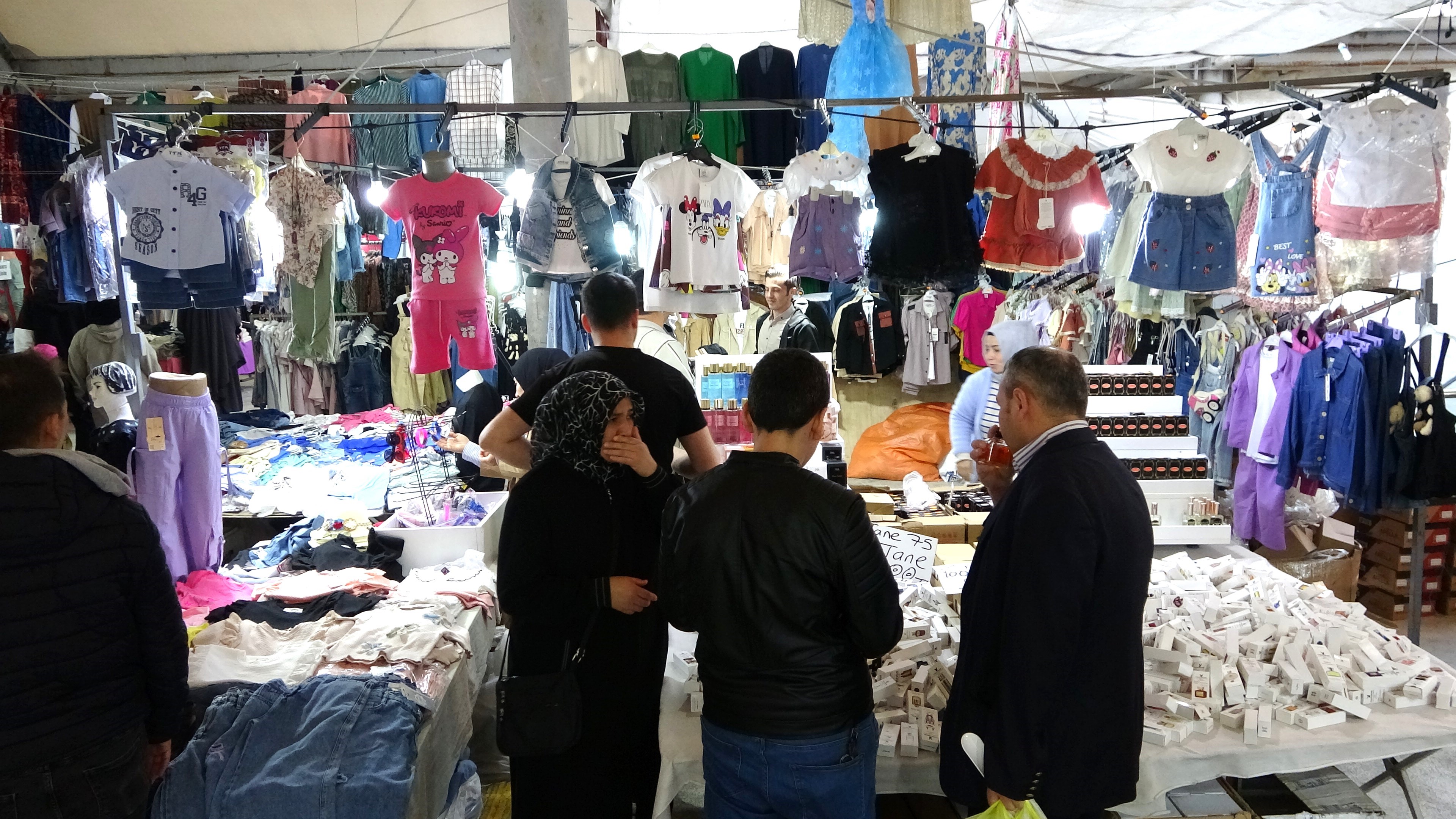 Bayram Pazarı Yoğun Ilgi Görüyor, Çevre Illerden De Gelenler Var (5)