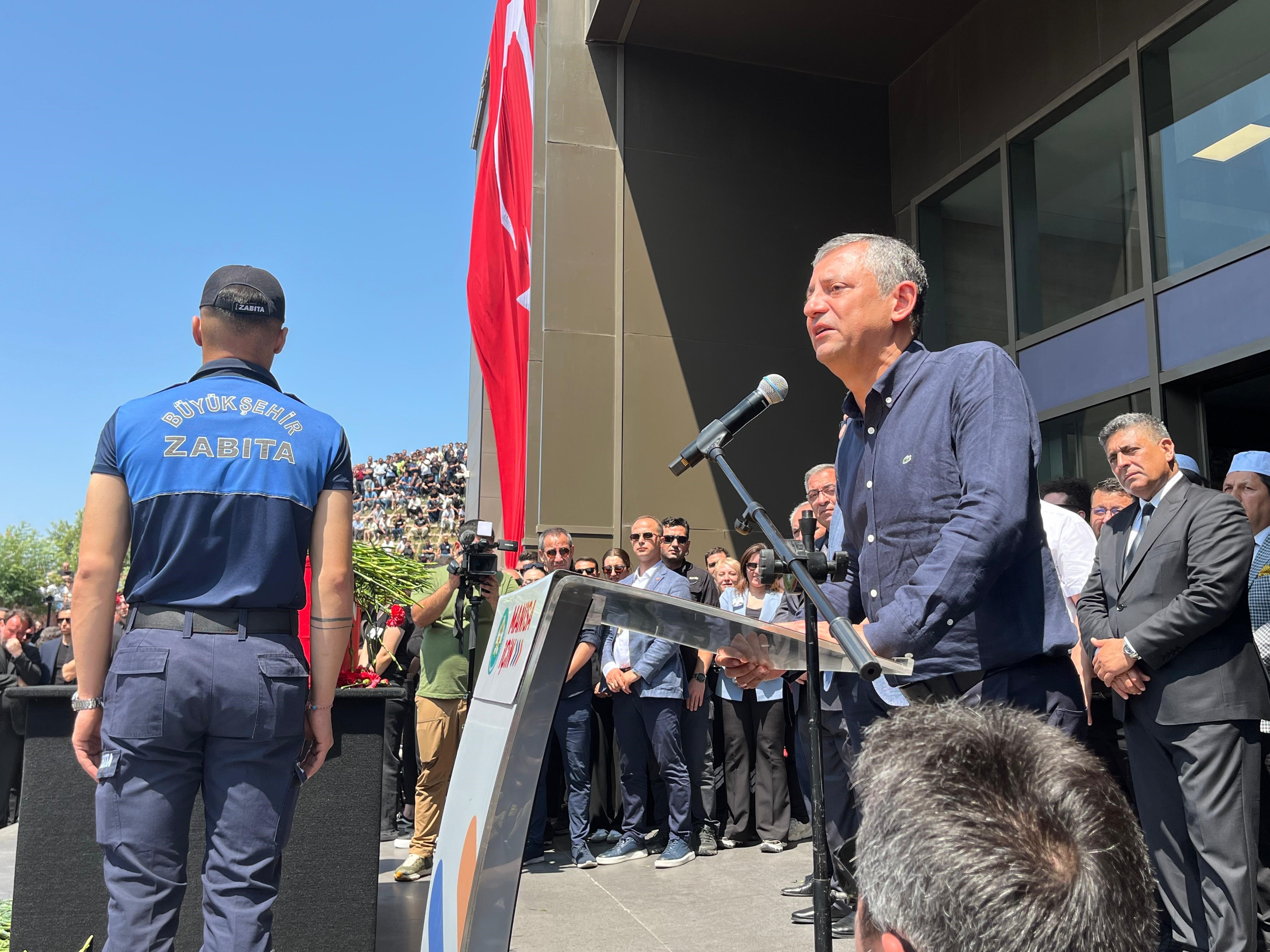 Belediye Önüne Başkan Zeyrek’e Acı Veda (5)