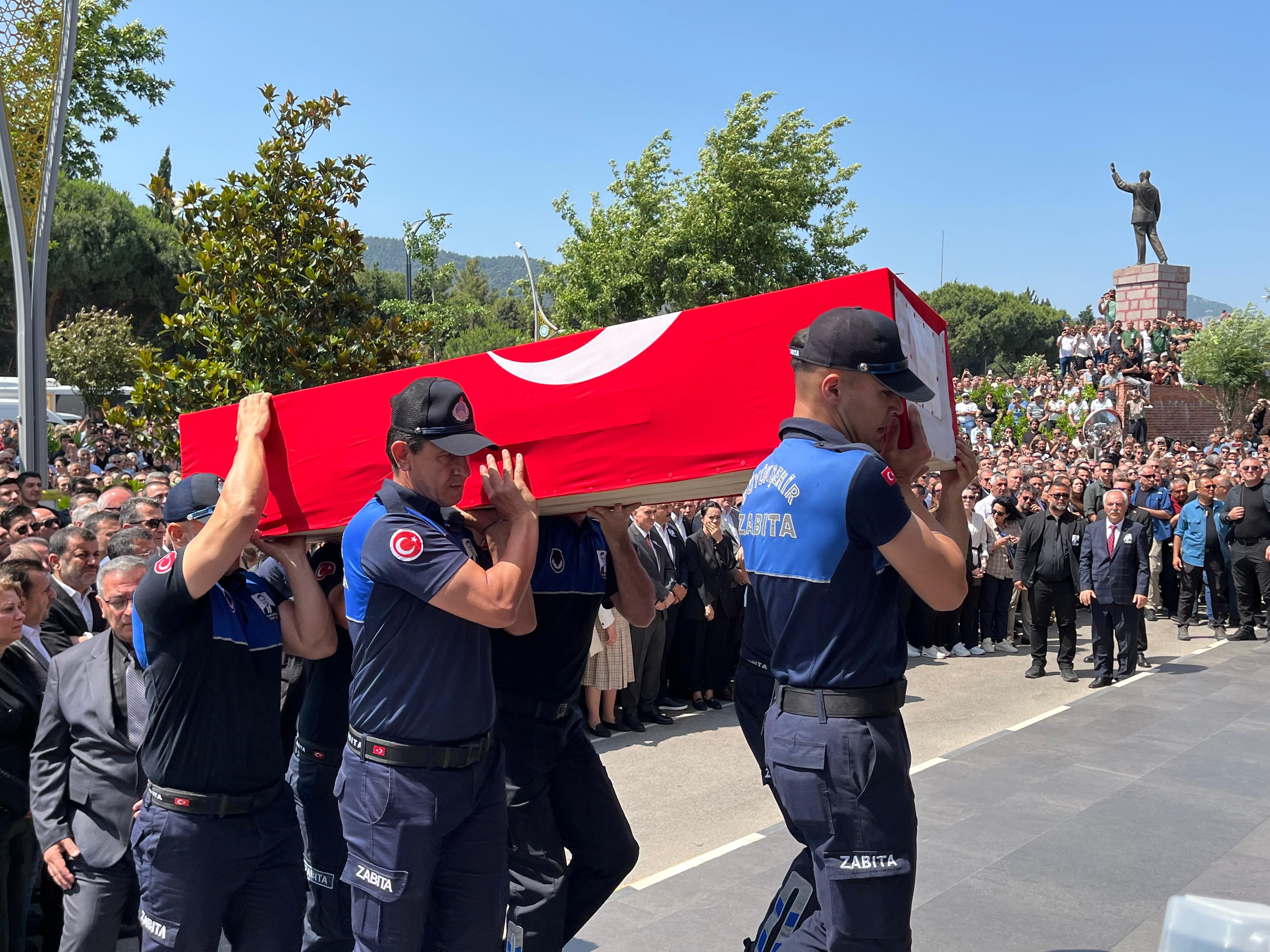 Belediye Önüne Başkan Zeyrek’e Acı Veda (7)