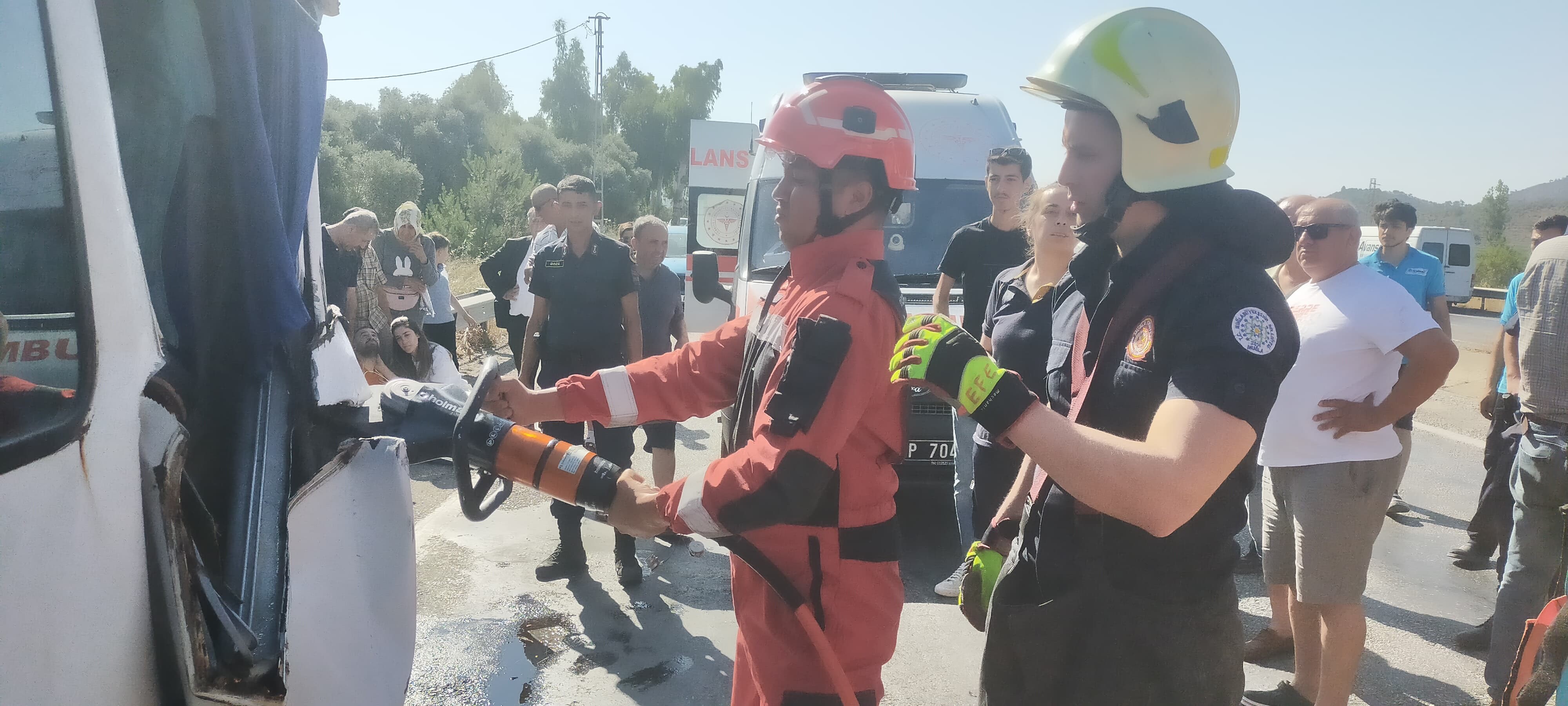 Beton Mikseri Dolmuşa Çarptı 1 Ölü, 13 Yaralı (4)